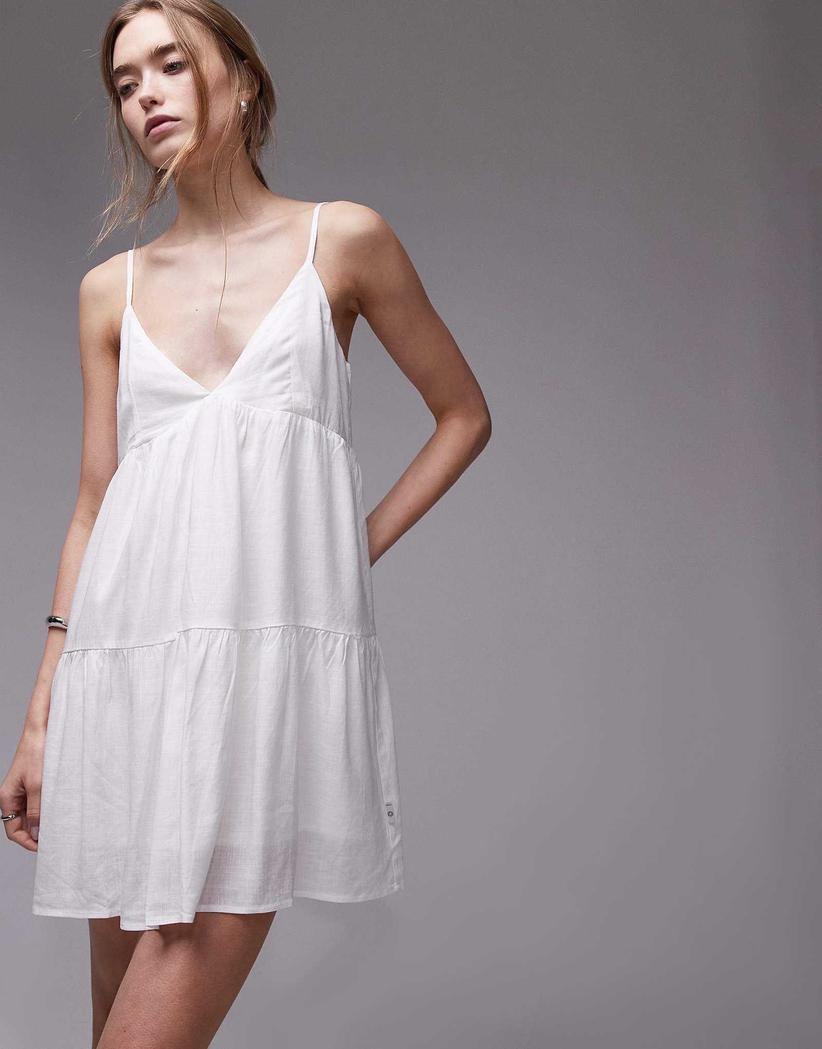 Rhythm classic tiered mini beach dress in white 12790₽