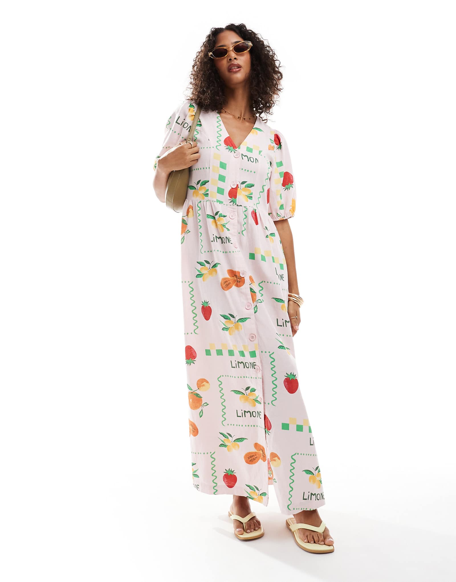 Pieces puff sleeve button front maxi dress in pale pink based fruit print 12490₽