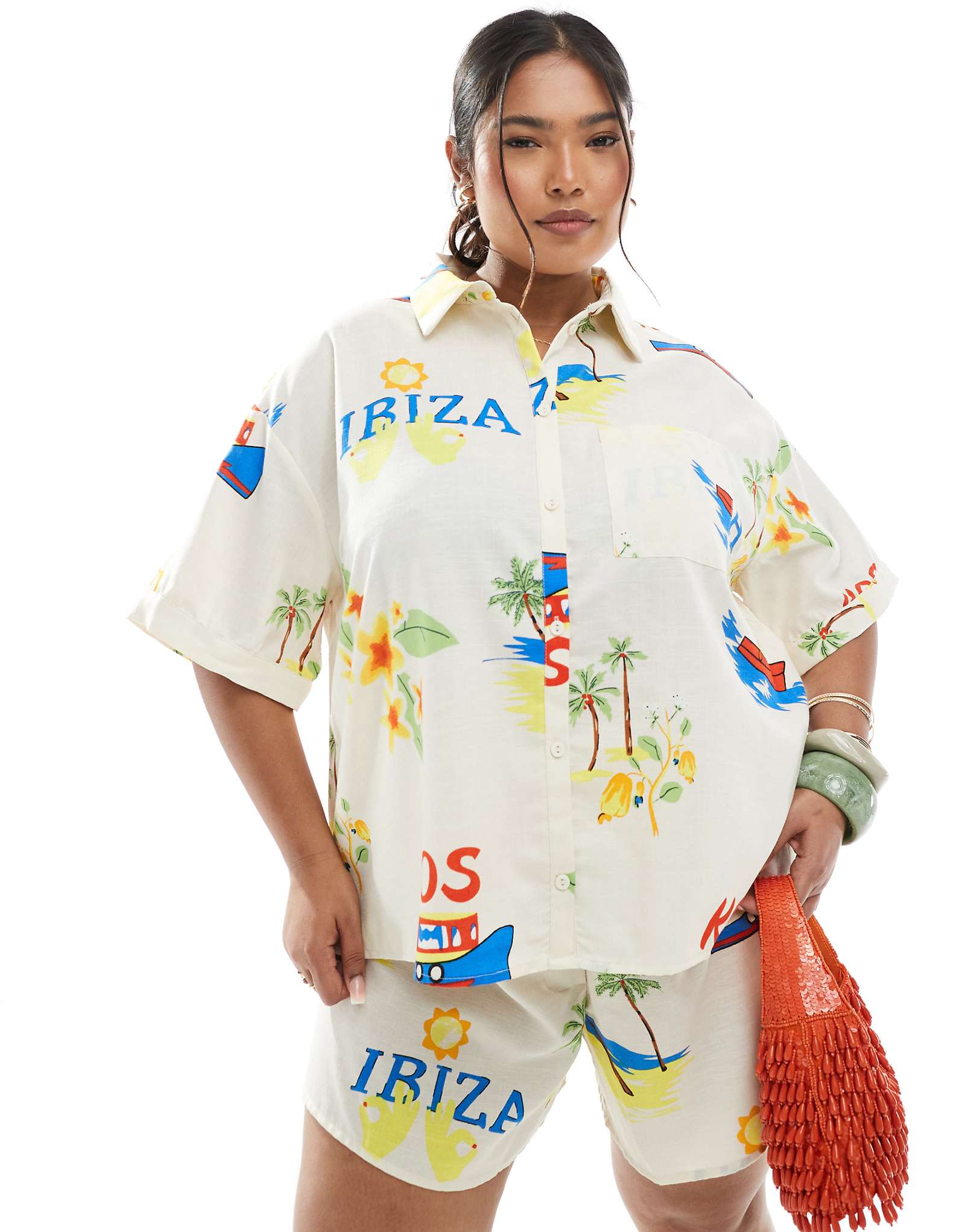 Pieces Curve boxy fit shirt in cream based conversational print - part of a set 7690₽