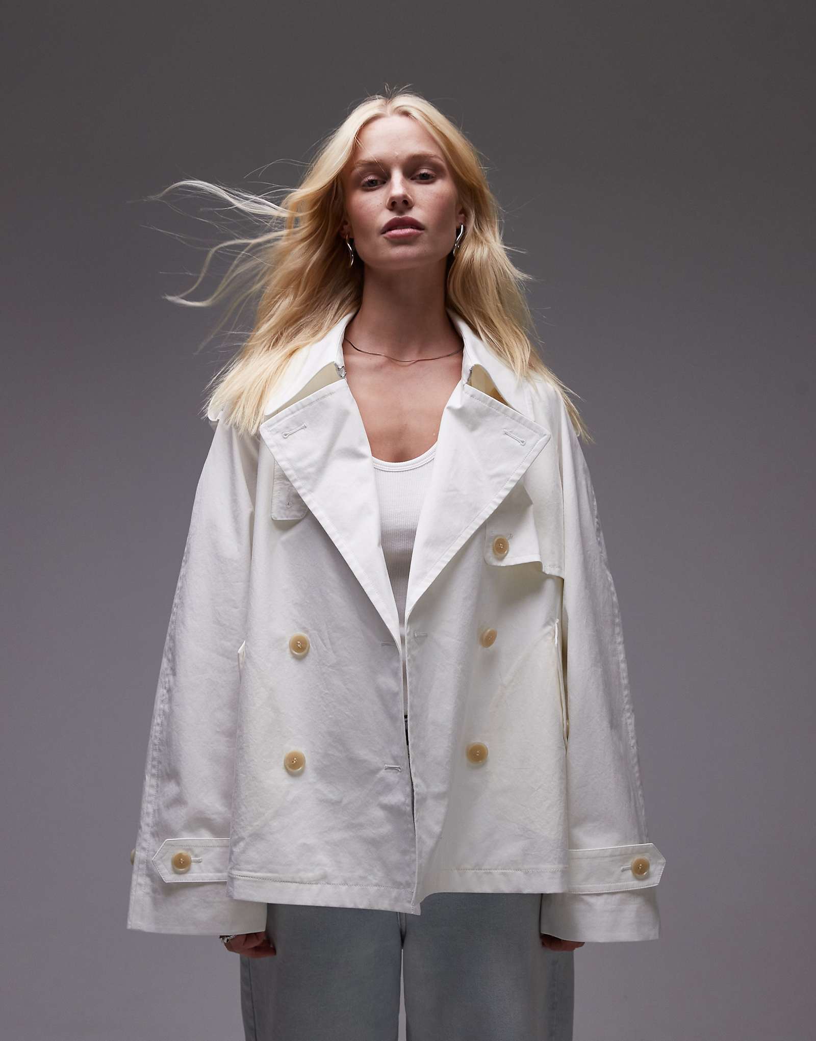 ARKET cropped trench coat with storm flap in beige 37690₽