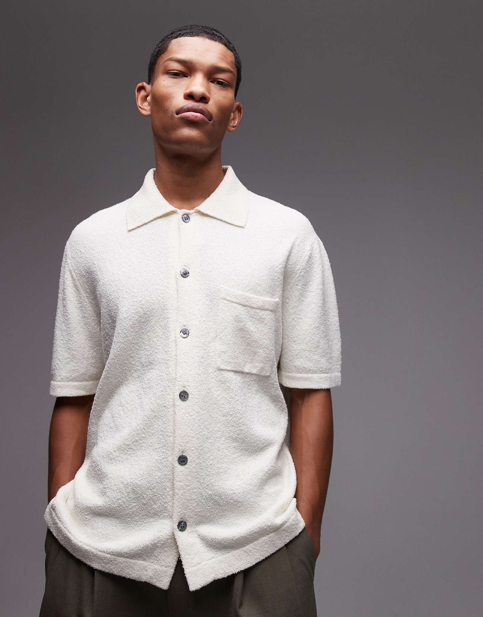 ARKET boucle textured knit short sleeve shirt in off white 20590₽