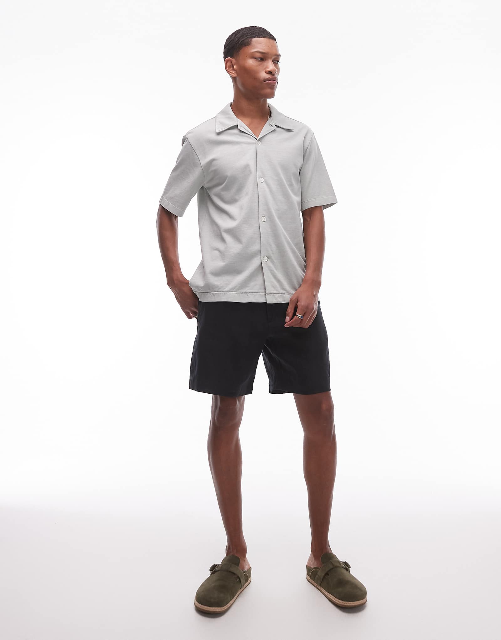 ARKET linen flat front shorts with slant pockets in black 14890₽