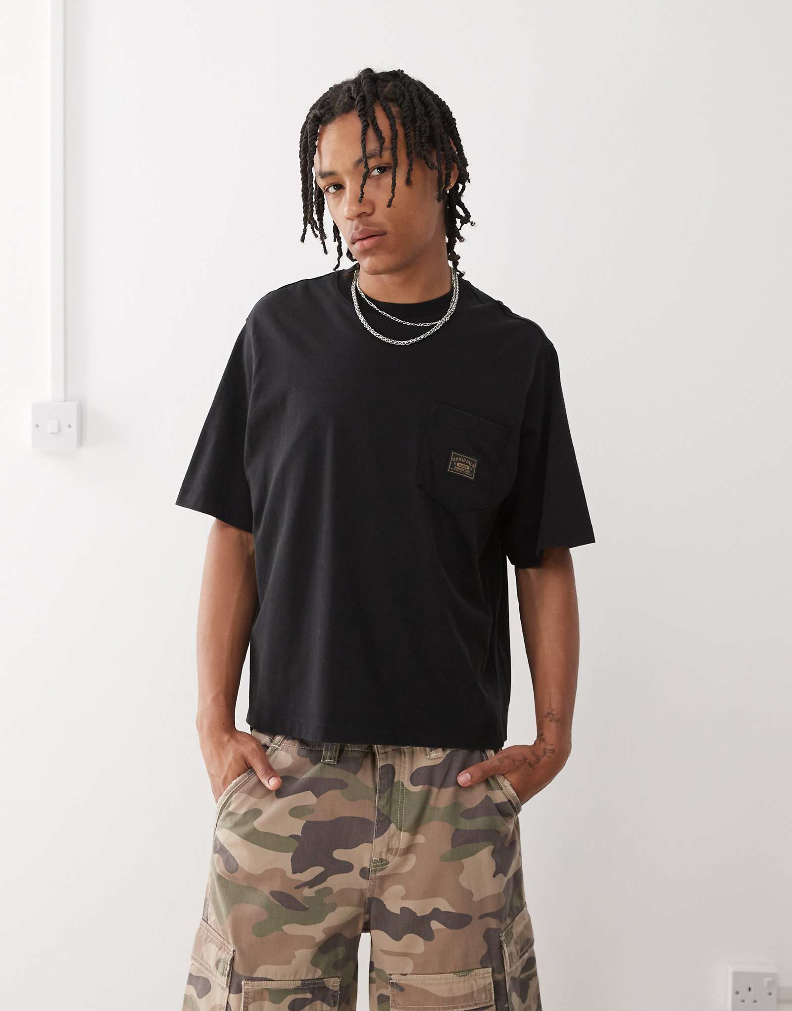 Guess Originals boxy fit t-shirt in black 9990₽