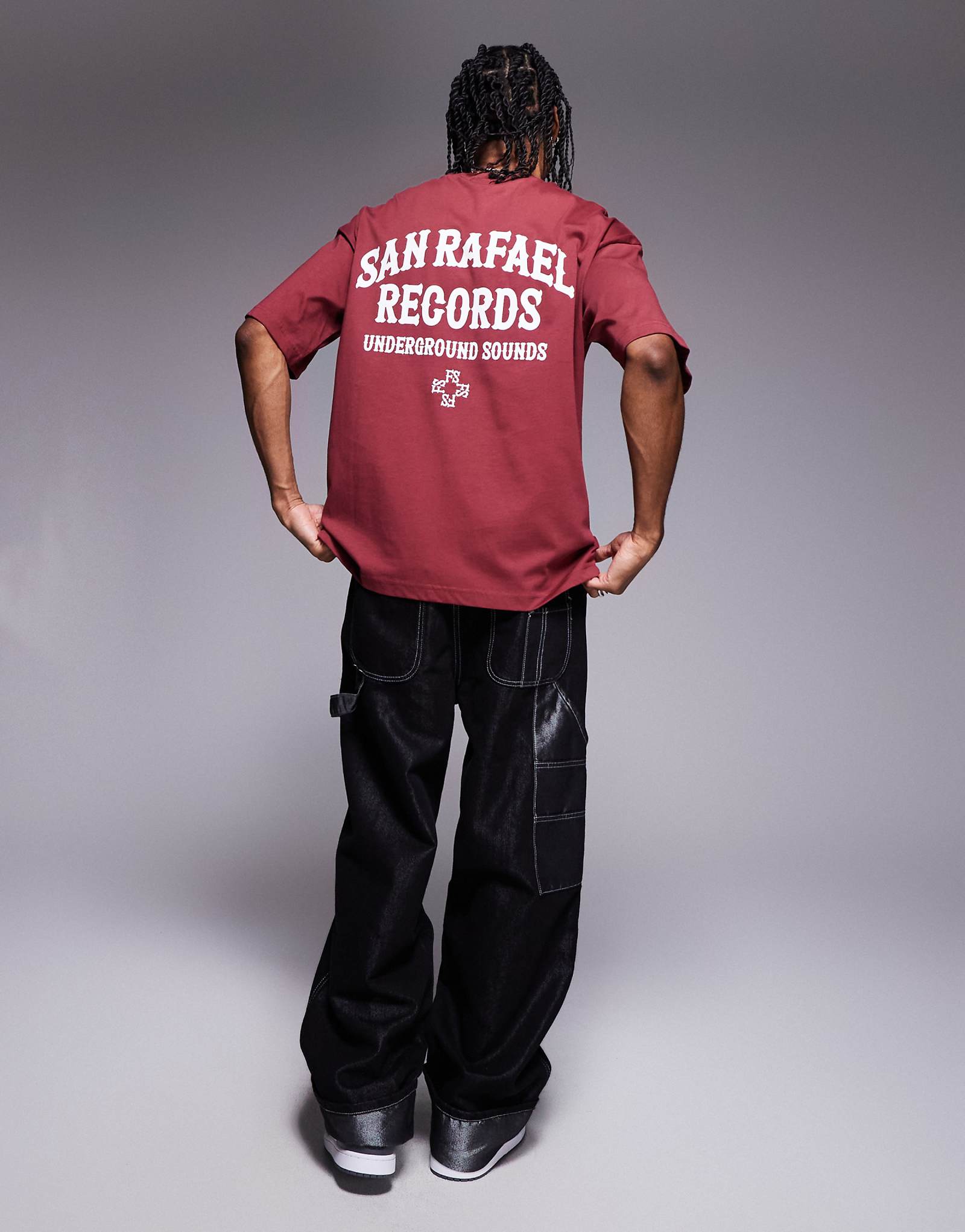 Faded Store records motif back t-shirt in burgundy 8190₽