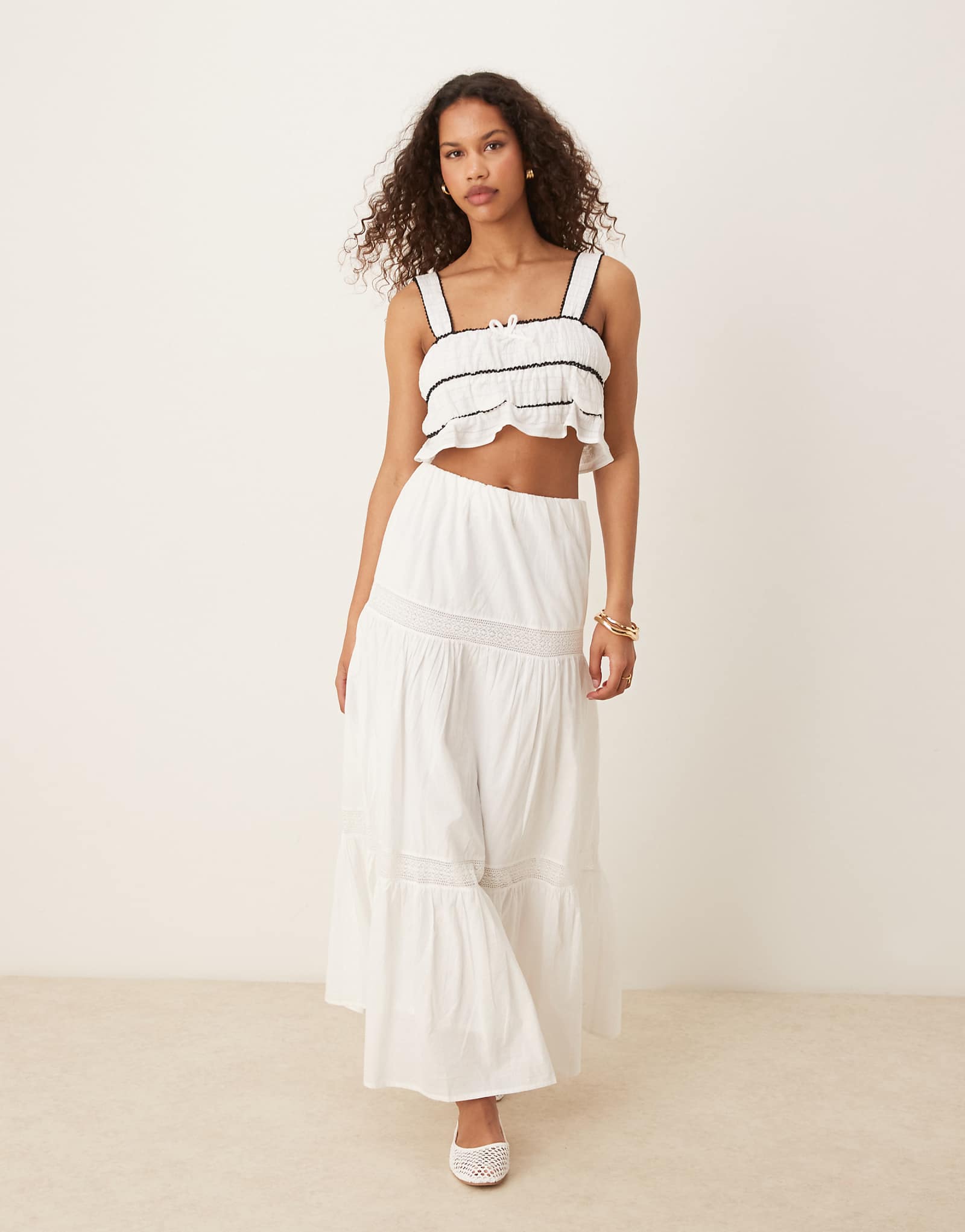 Gina Tricot tiered lace midi skirt in white 14290₽