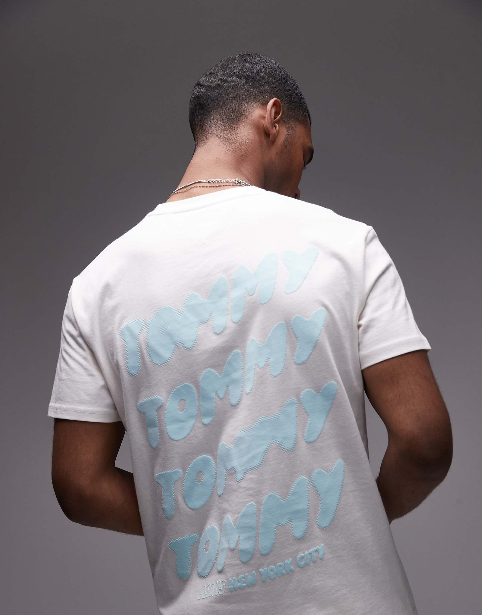 Tommy Jeans bubble back print t-shirt in white and baby blue 7790₽