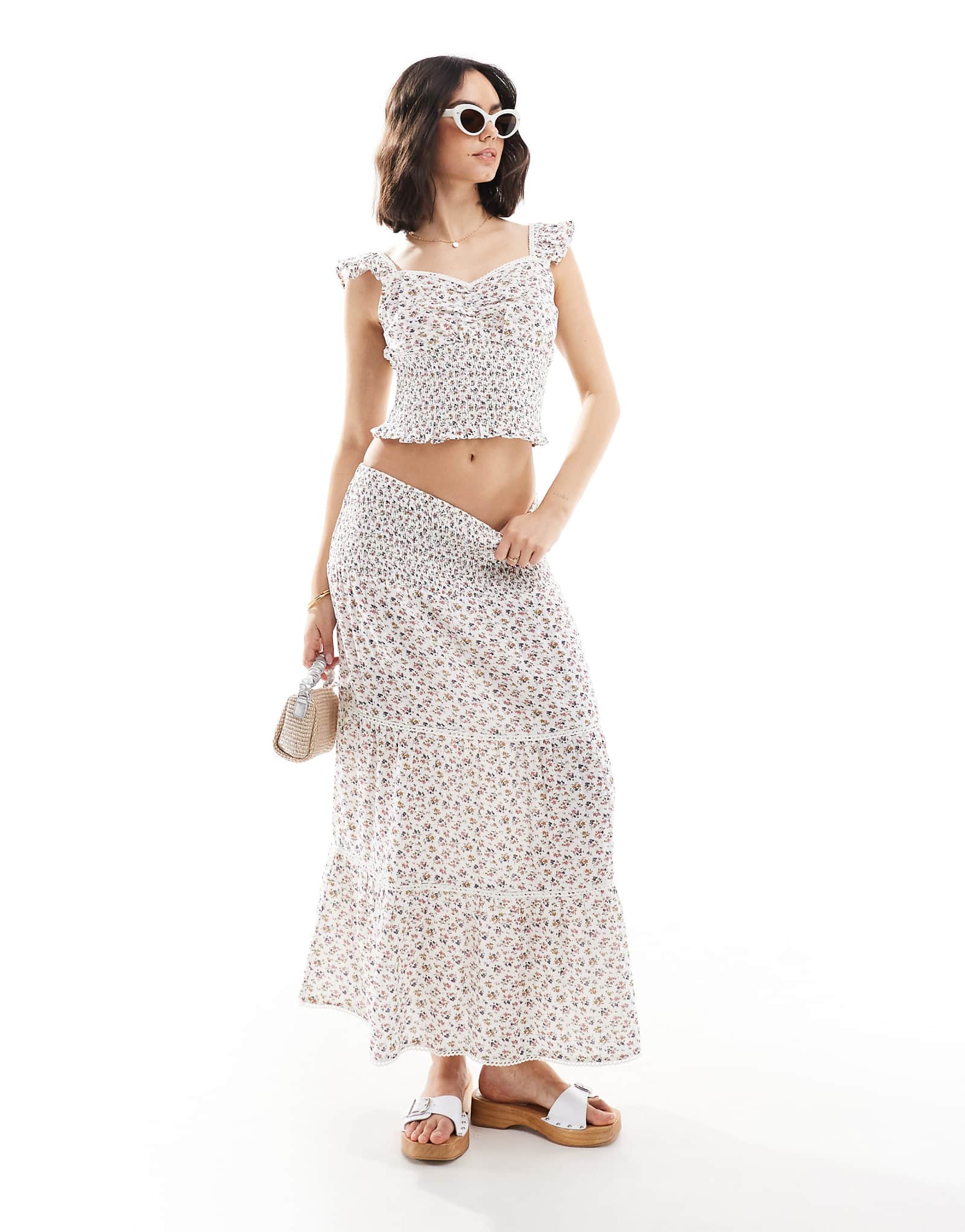 Wednesdays Girl chintzy floral tiered midaxi skirt in white 8190₽