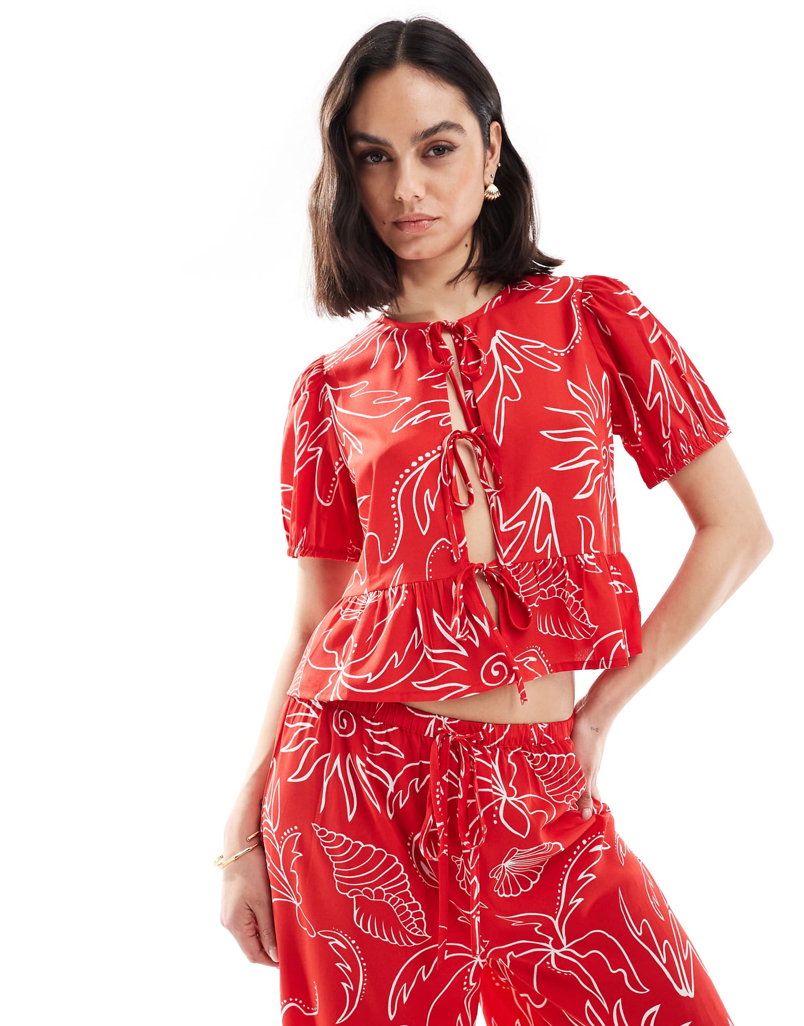 Wednesdays Girl soleil print tie detail short sleeve blouse in red - part of a set 6090₽