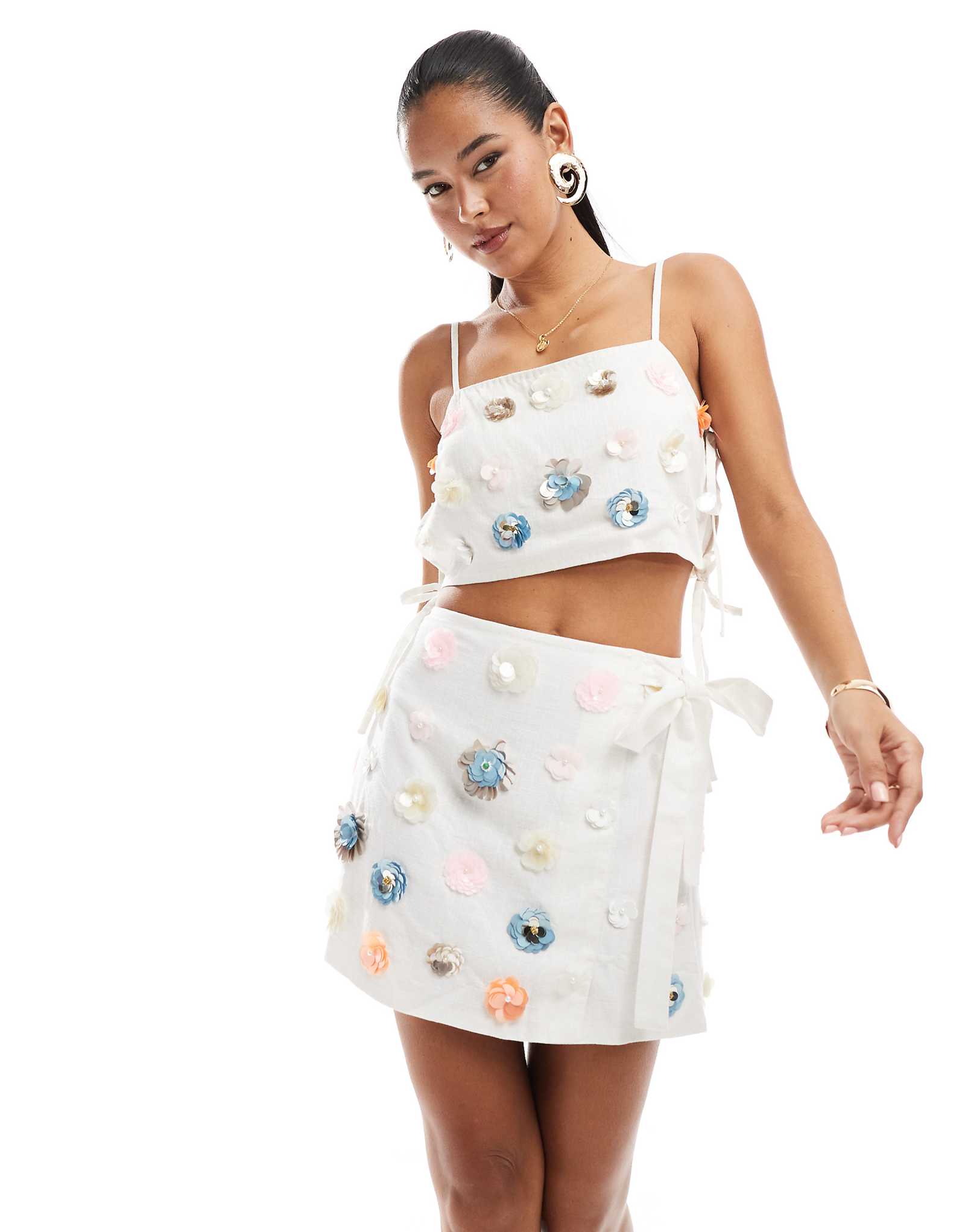 ASOS DESIGN linen look 3D embellishment mini skirt in natural - part of a set 17390₽