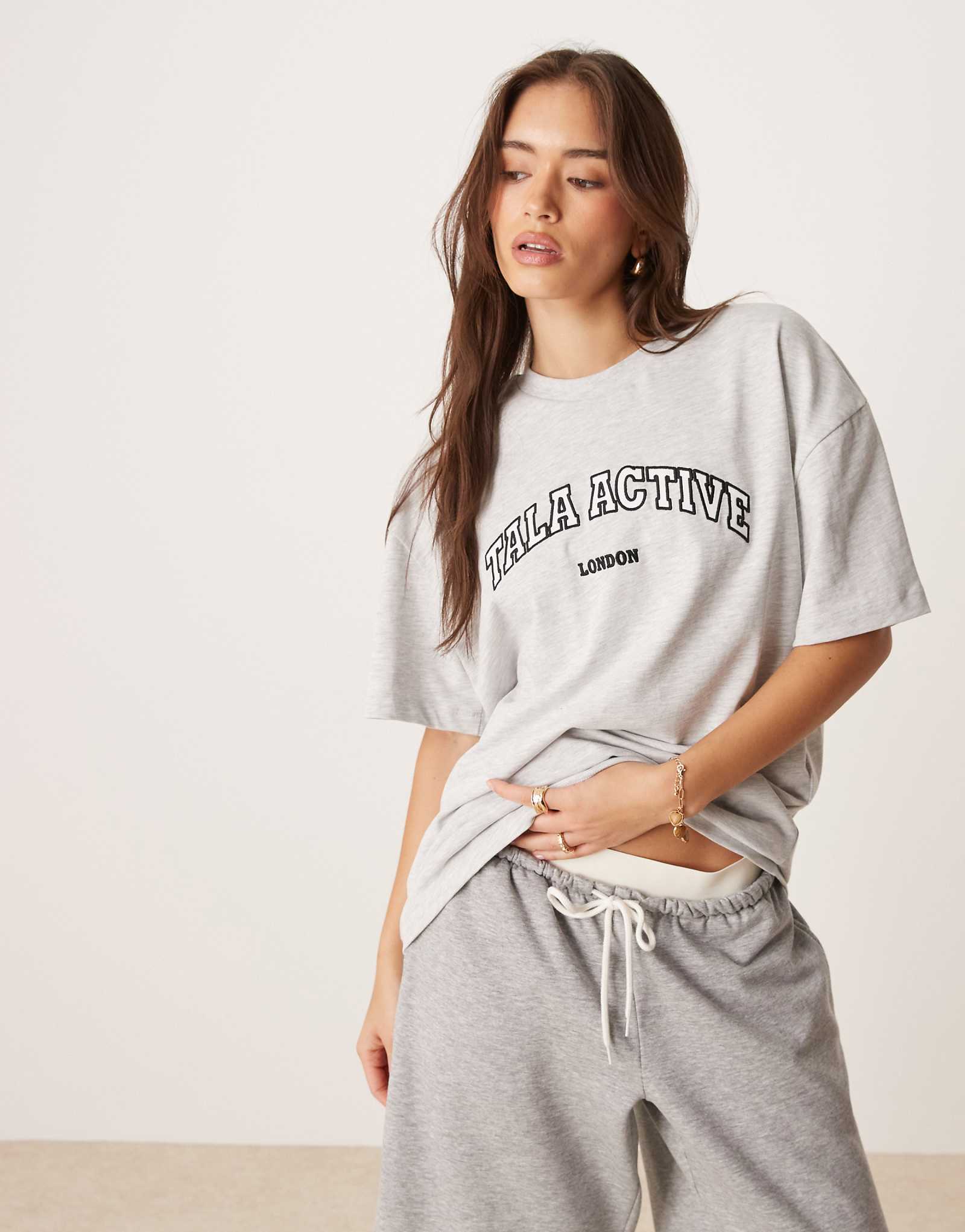 Tala logo Short Sleeve T-Shirt in gray 12790₽