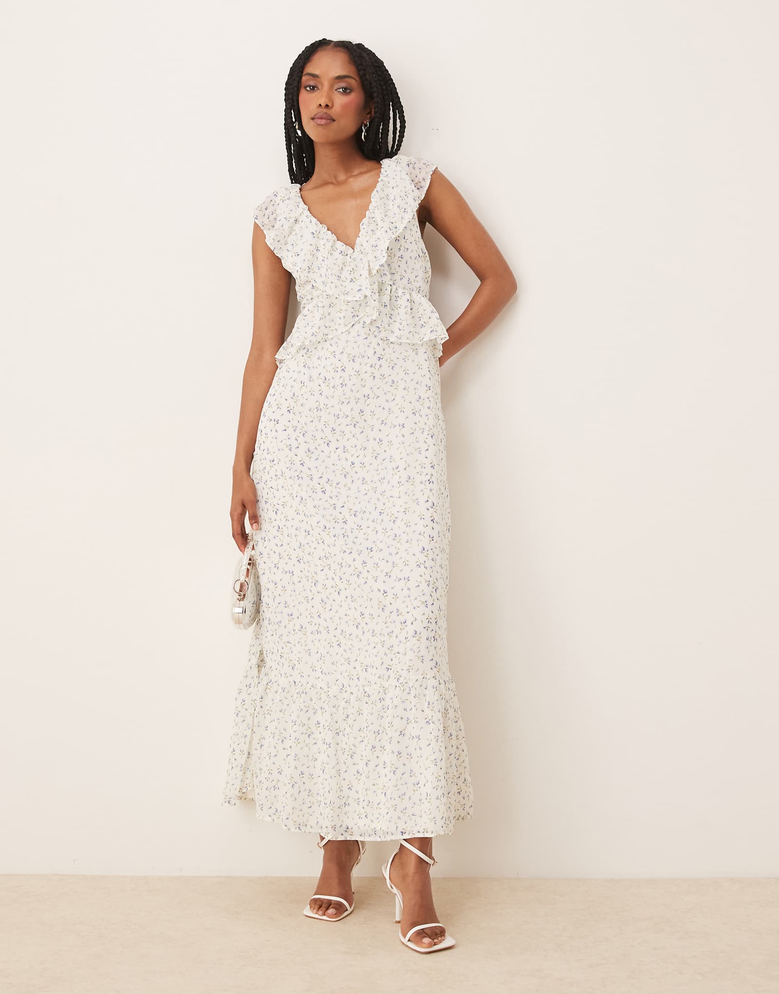 VILA frill detail maxi dress in blue ditsy floral 21390₽