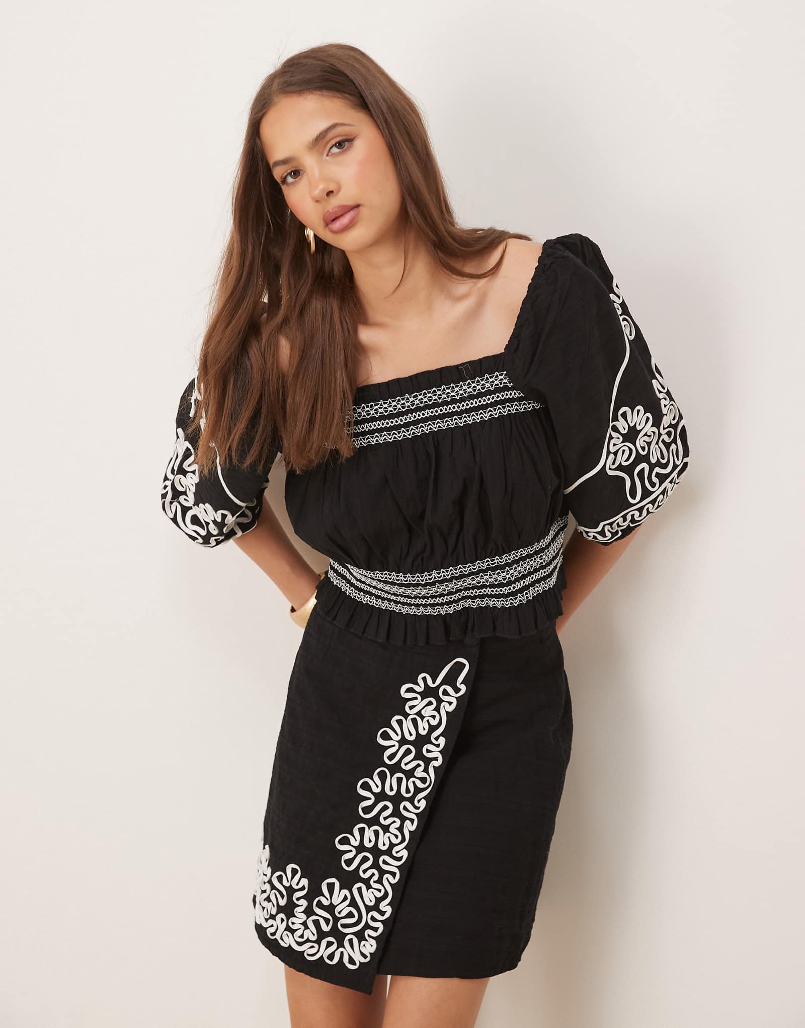 YAS contrast cornelli embroidered puff sleeve crop top in black - part of a set 7090₽