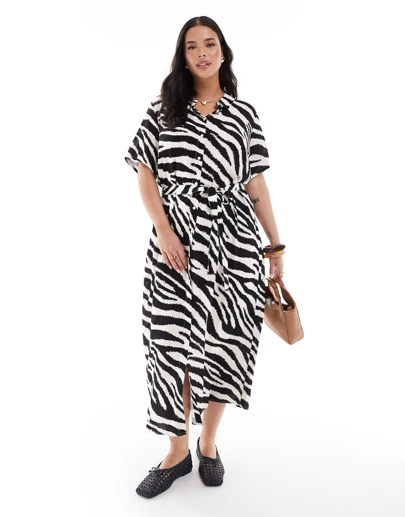 Vero Moda Curve Easy buttondown long shirt dress in zebra print 12890₽