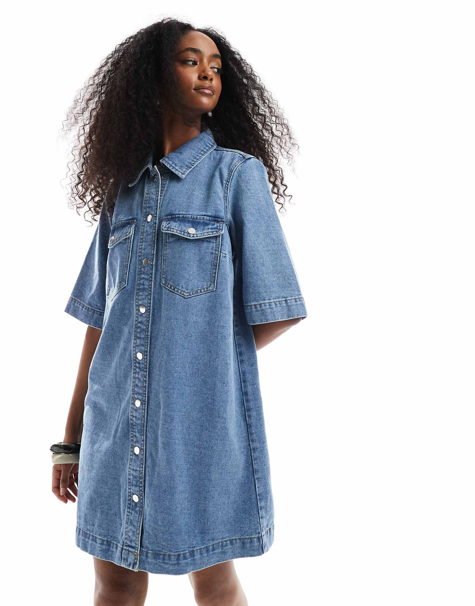 Vero Moda oversized button front short sleeve denim dress in medium blue wash 14190₽