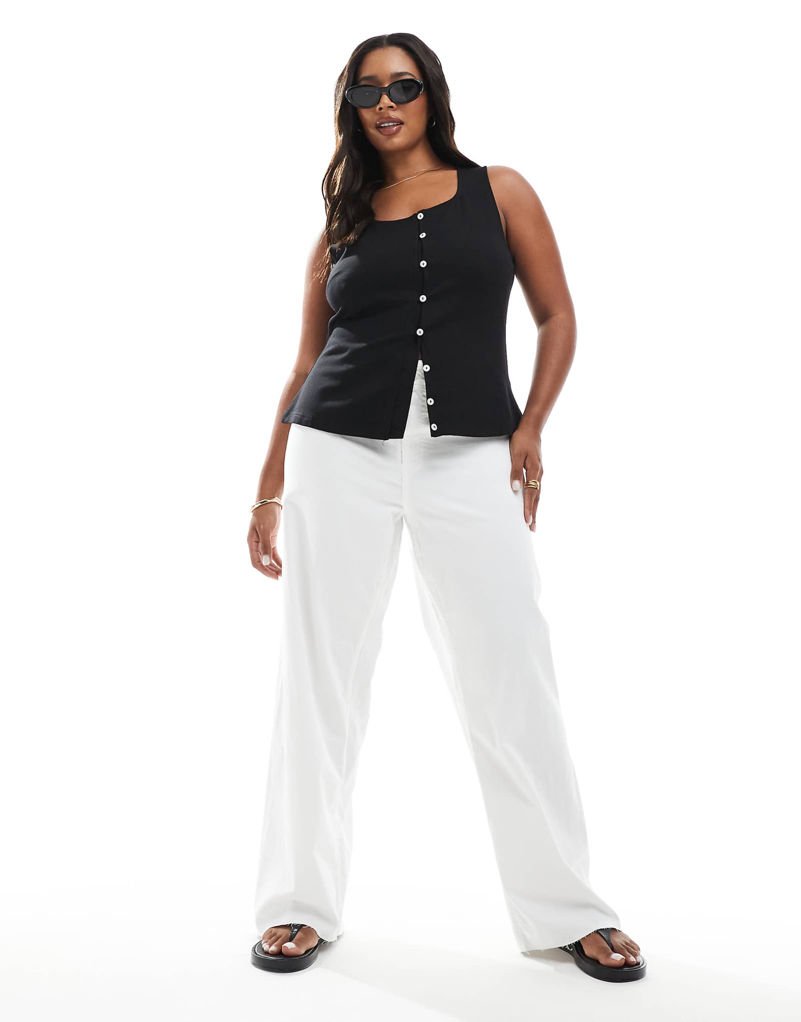 Vero Moda Curve wide leg jeans in ecru 6590₽