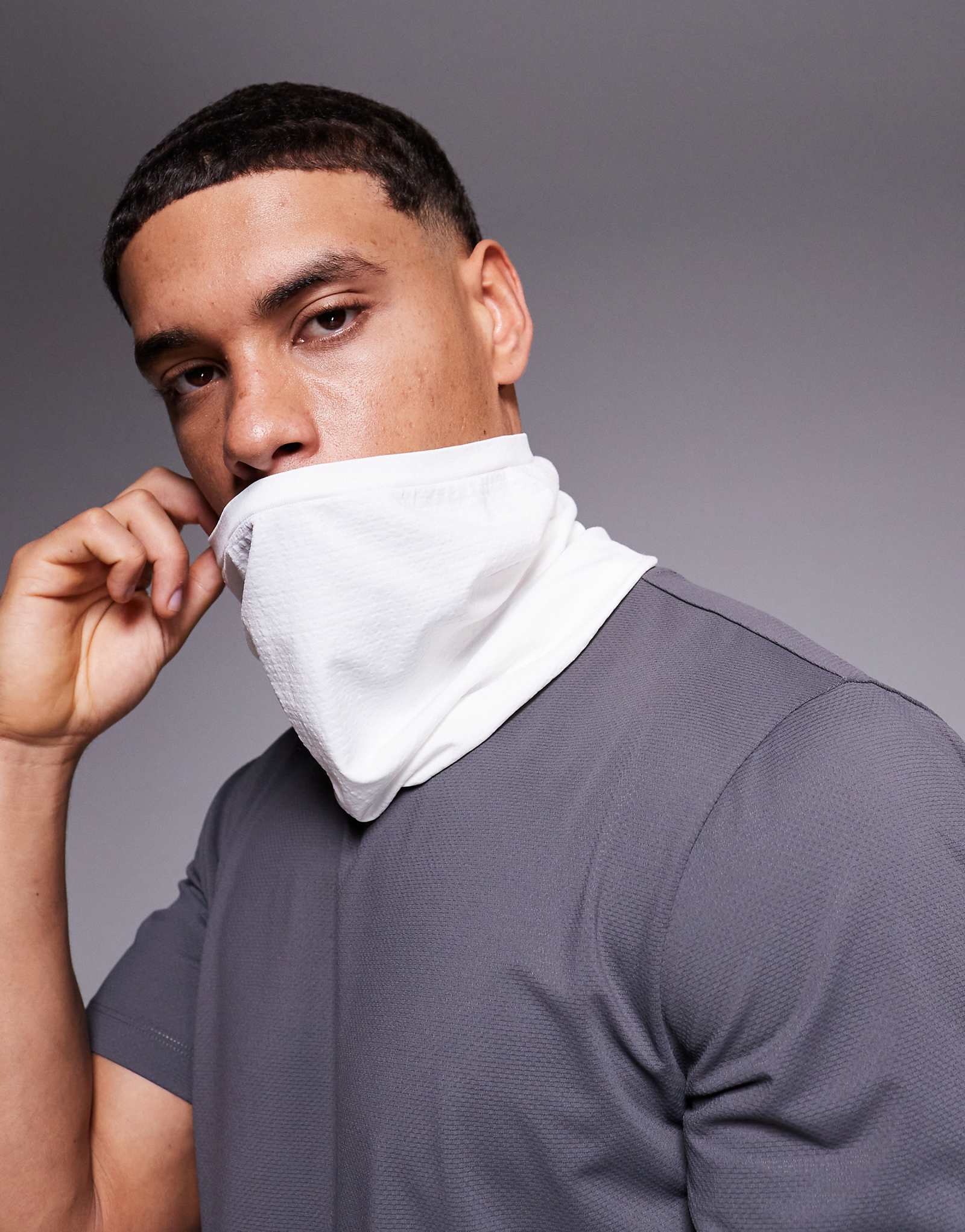 4505 seamless mesh running snood in white 2290₽