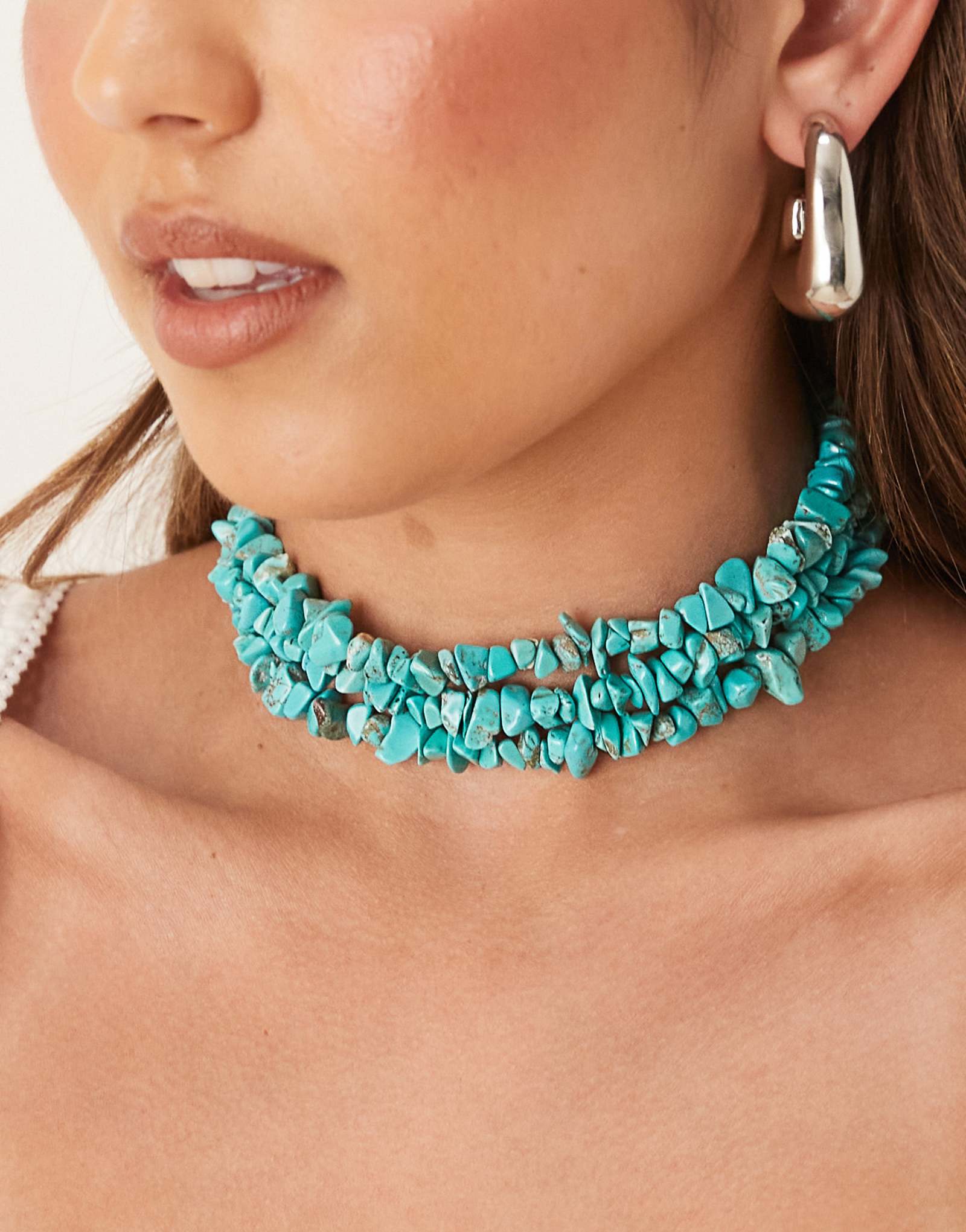ASOS DESIGN multi-row short necklace in light blue faux stone chippings 3290₽