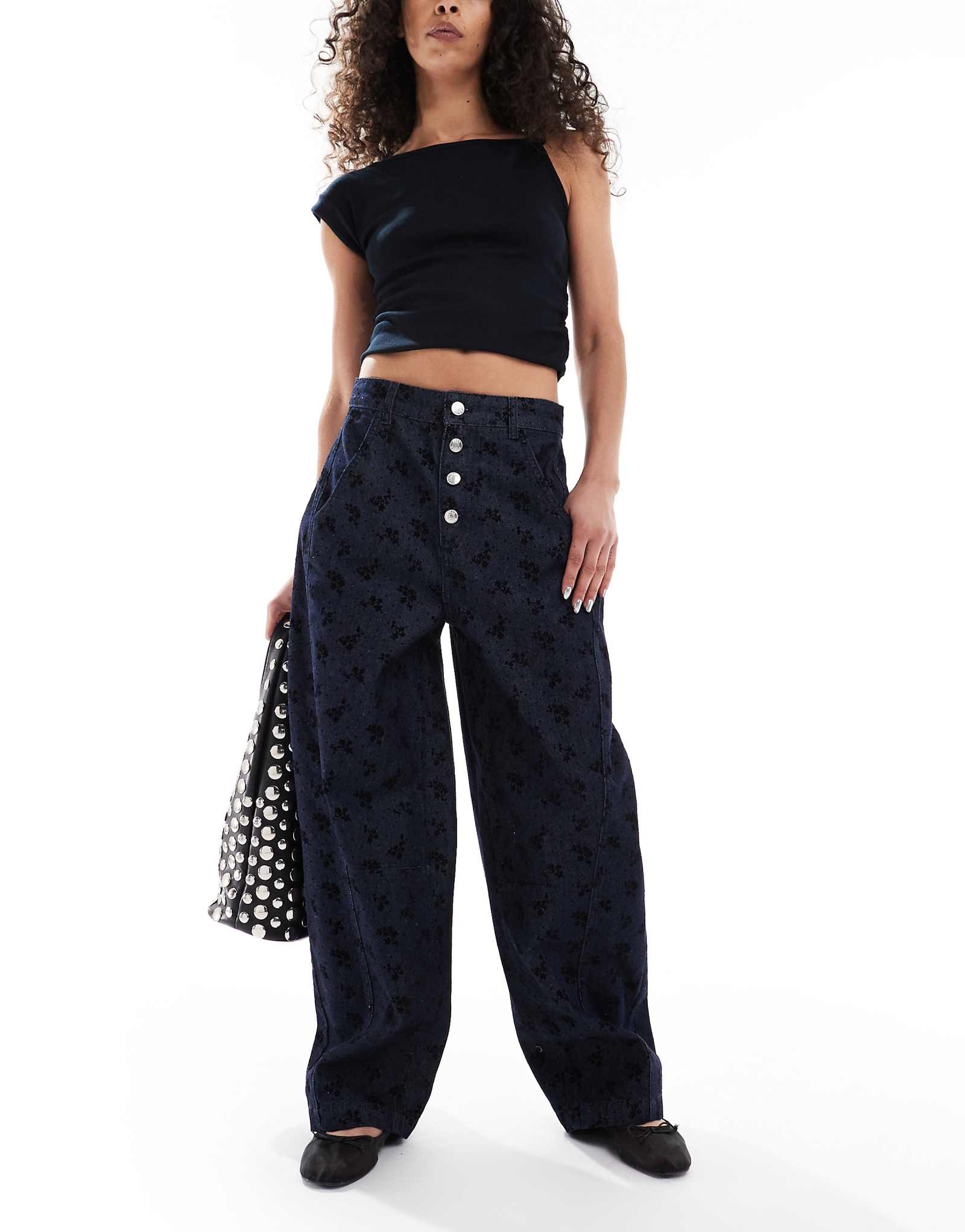 ASOS DESIGN barrel leg jeans with ditsy floral flock 7690₽