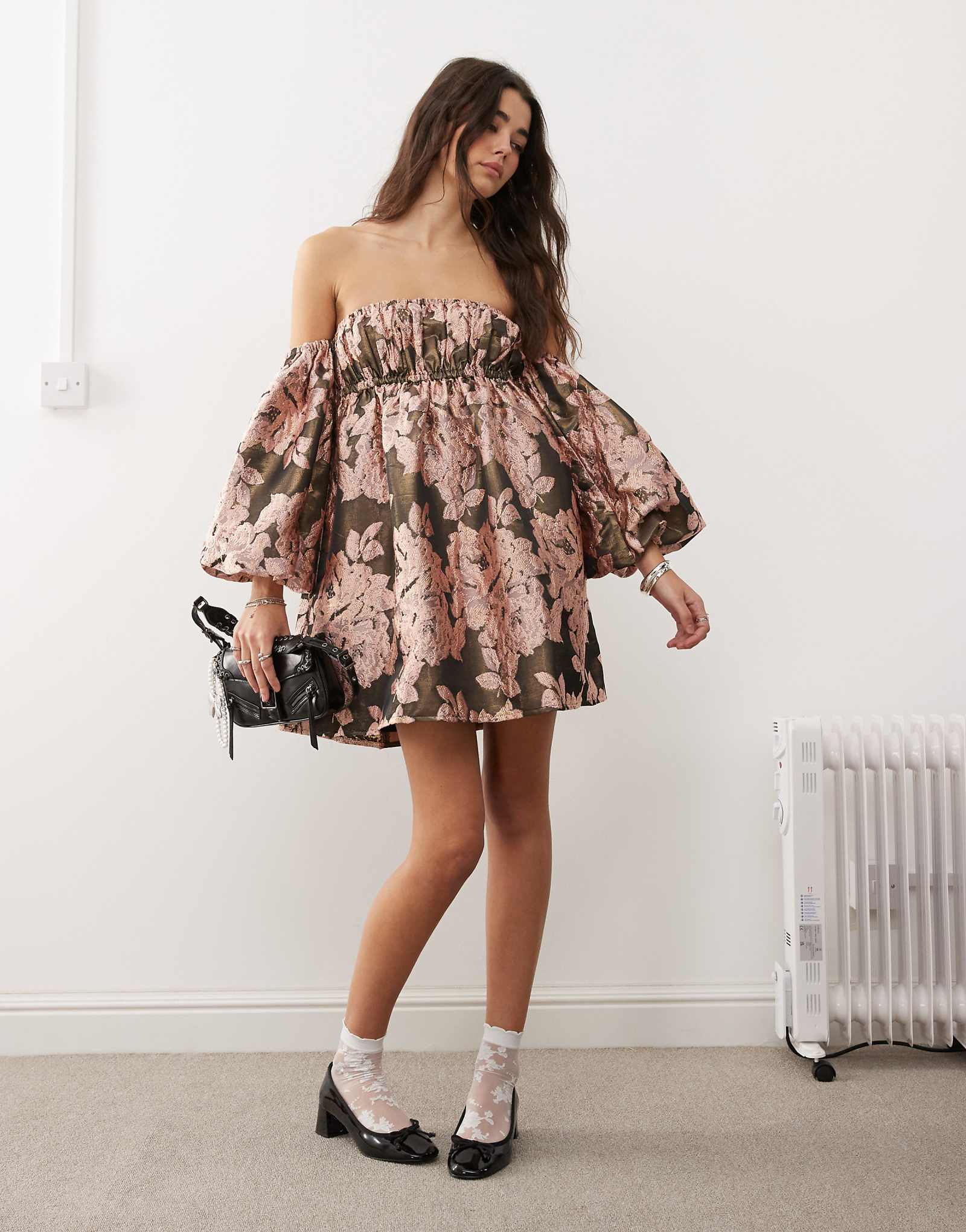 Miss Selfridge puff sleeve bardot dress in jacquard print 4890₽