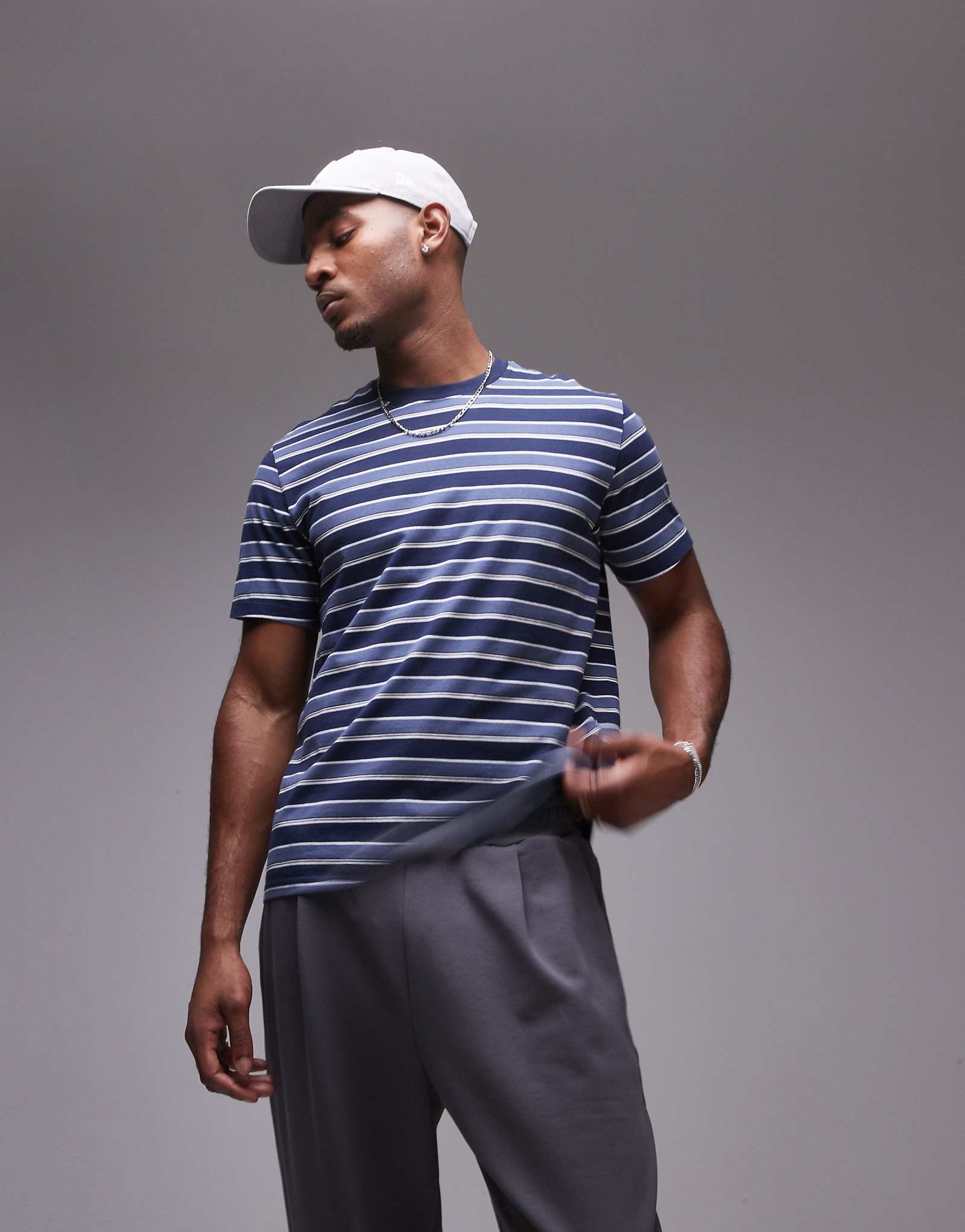 Levis The Essential relaxed fit stripe T-shirt in navy 9590₽