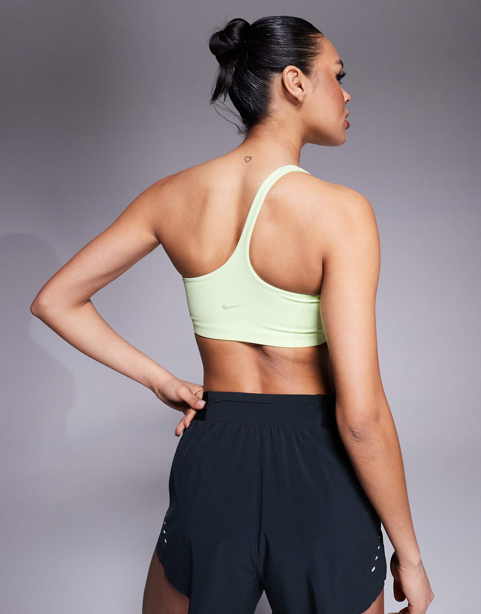 Nike Training Zenvy Yoga soft touch one shoulder sports bra in lime green 11190₽