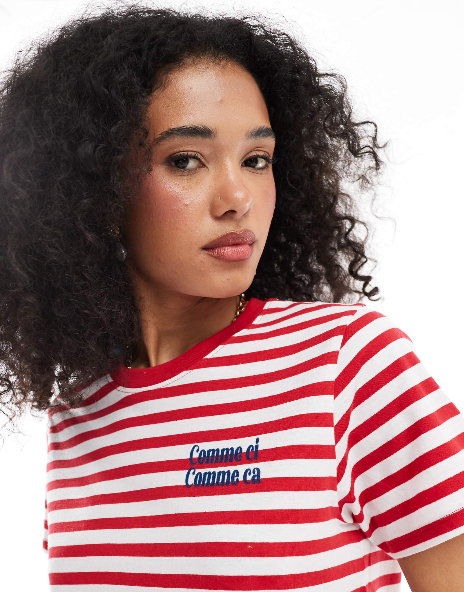 French Connection embroidered slogan t-shirt in red and white stripes 5090₽