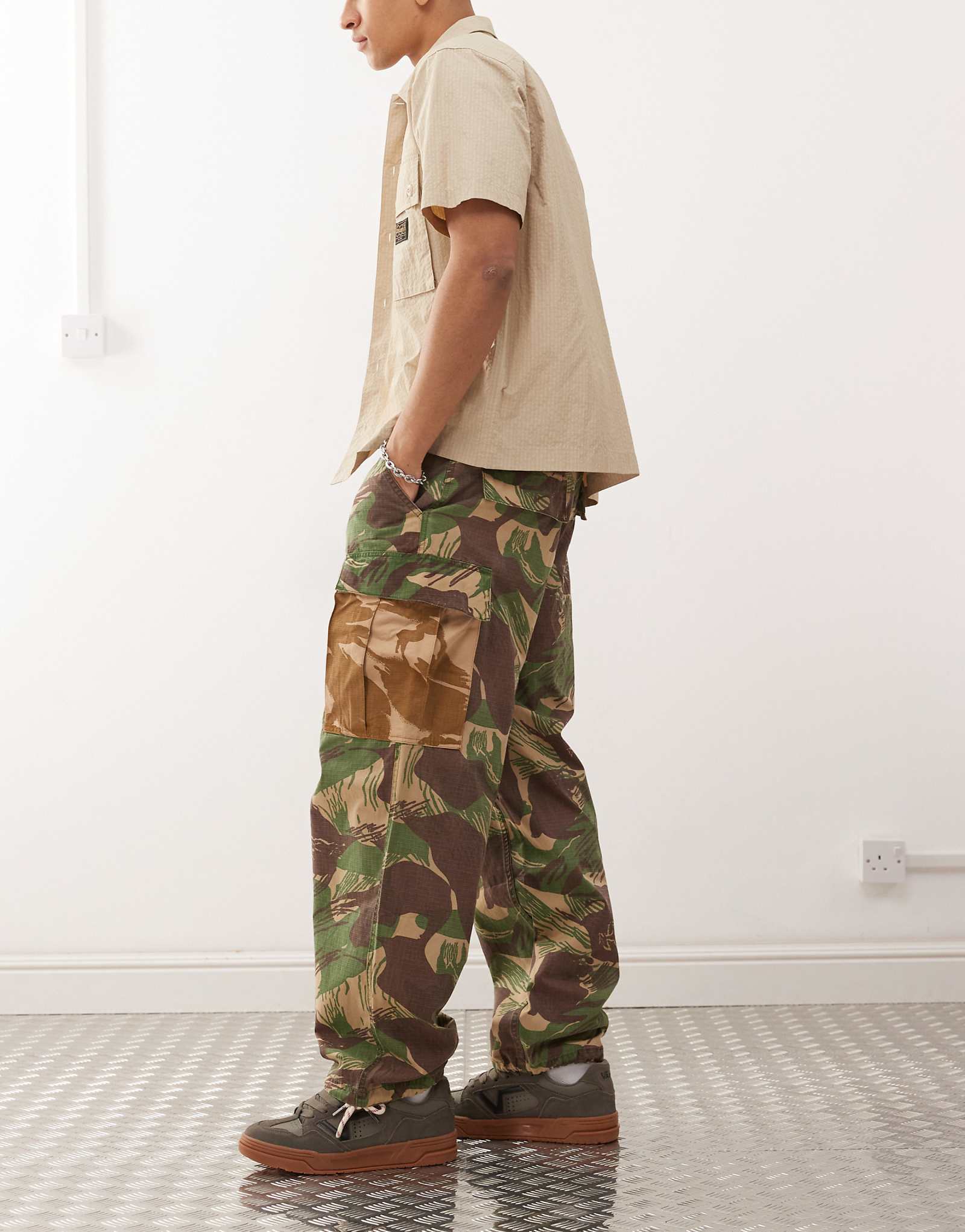 Deus Ex Machina arts - crafts camo cargo pants in multi