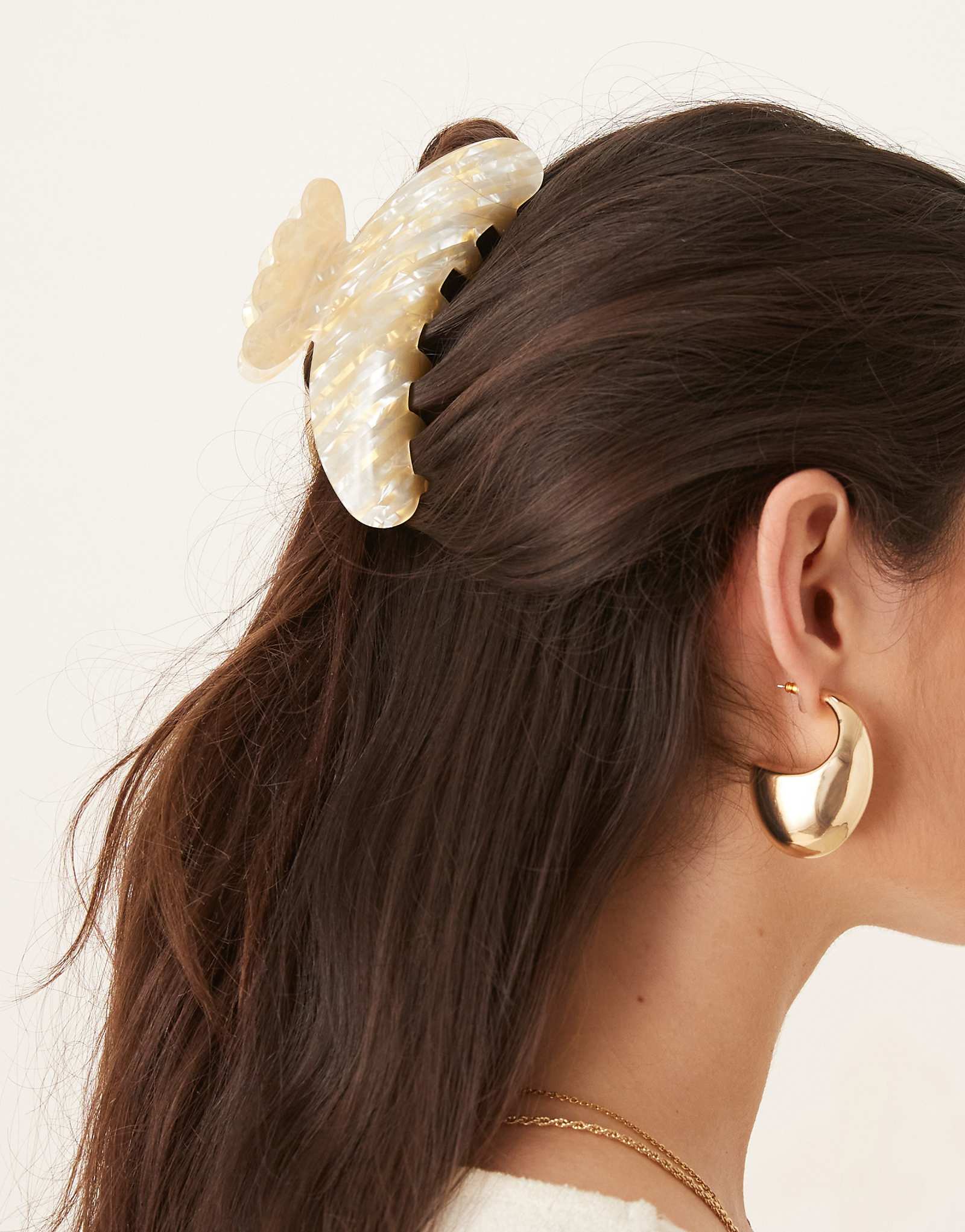 Sui Ava Helle large hair claw in pale yelllow 4390₽