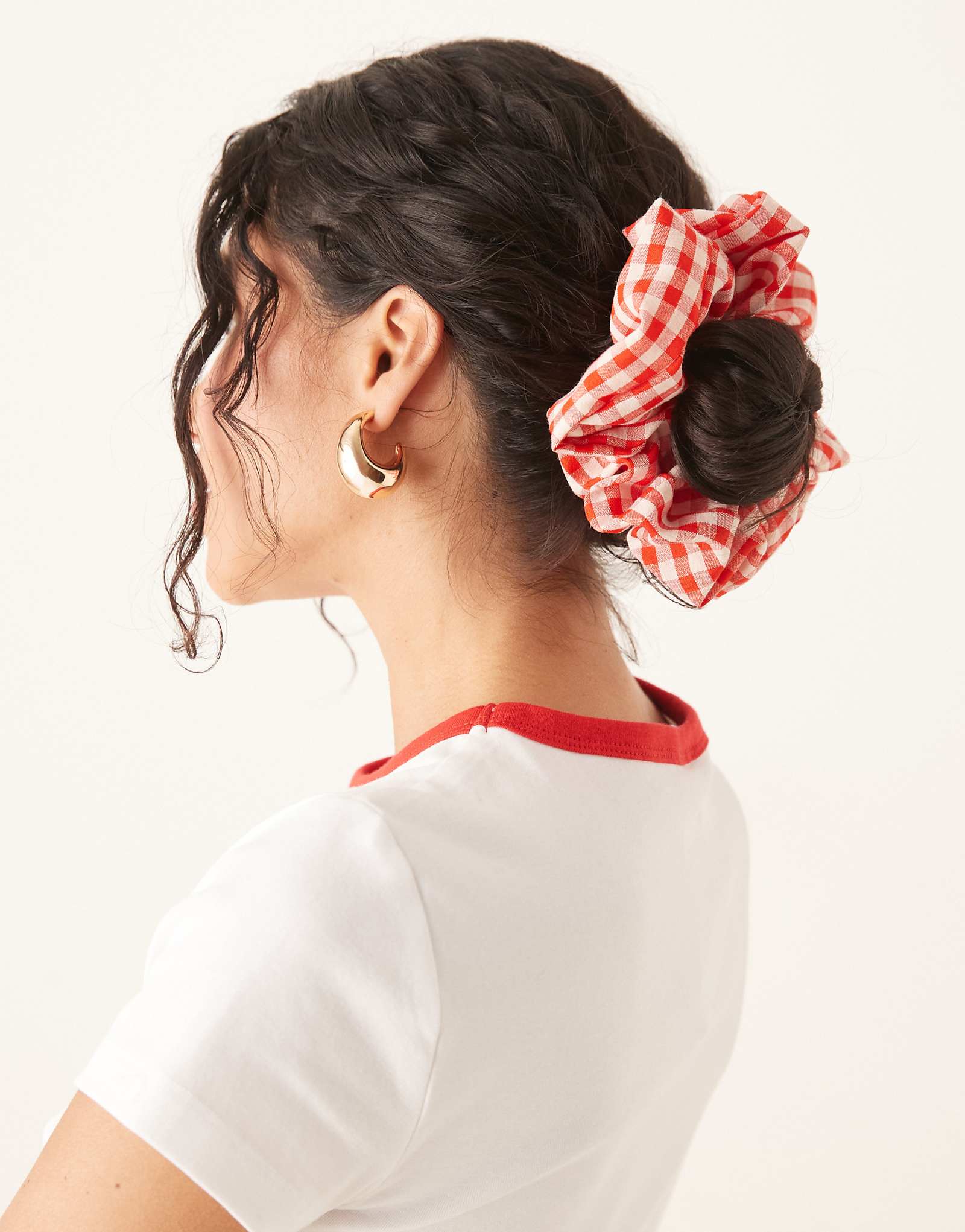 Sui Ava large gingham hair scrunchie in red