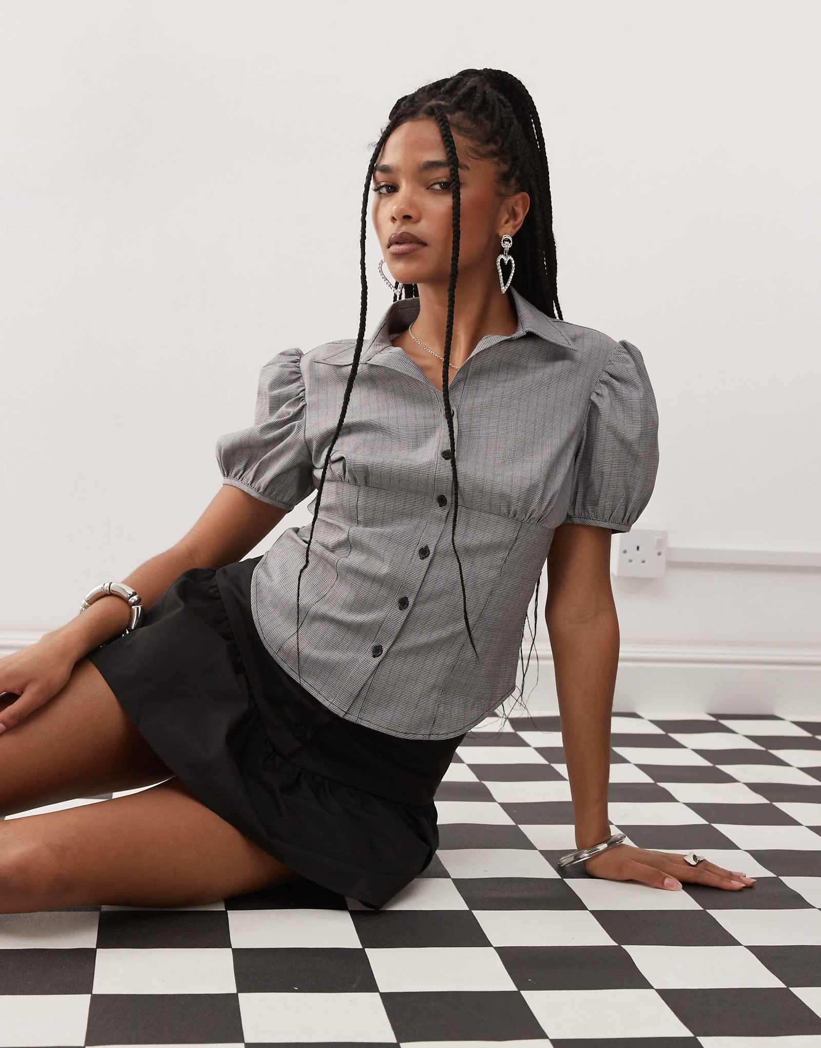 Lioness Mon Cheri puff sleeve button up blouse in gray check 12090₽
