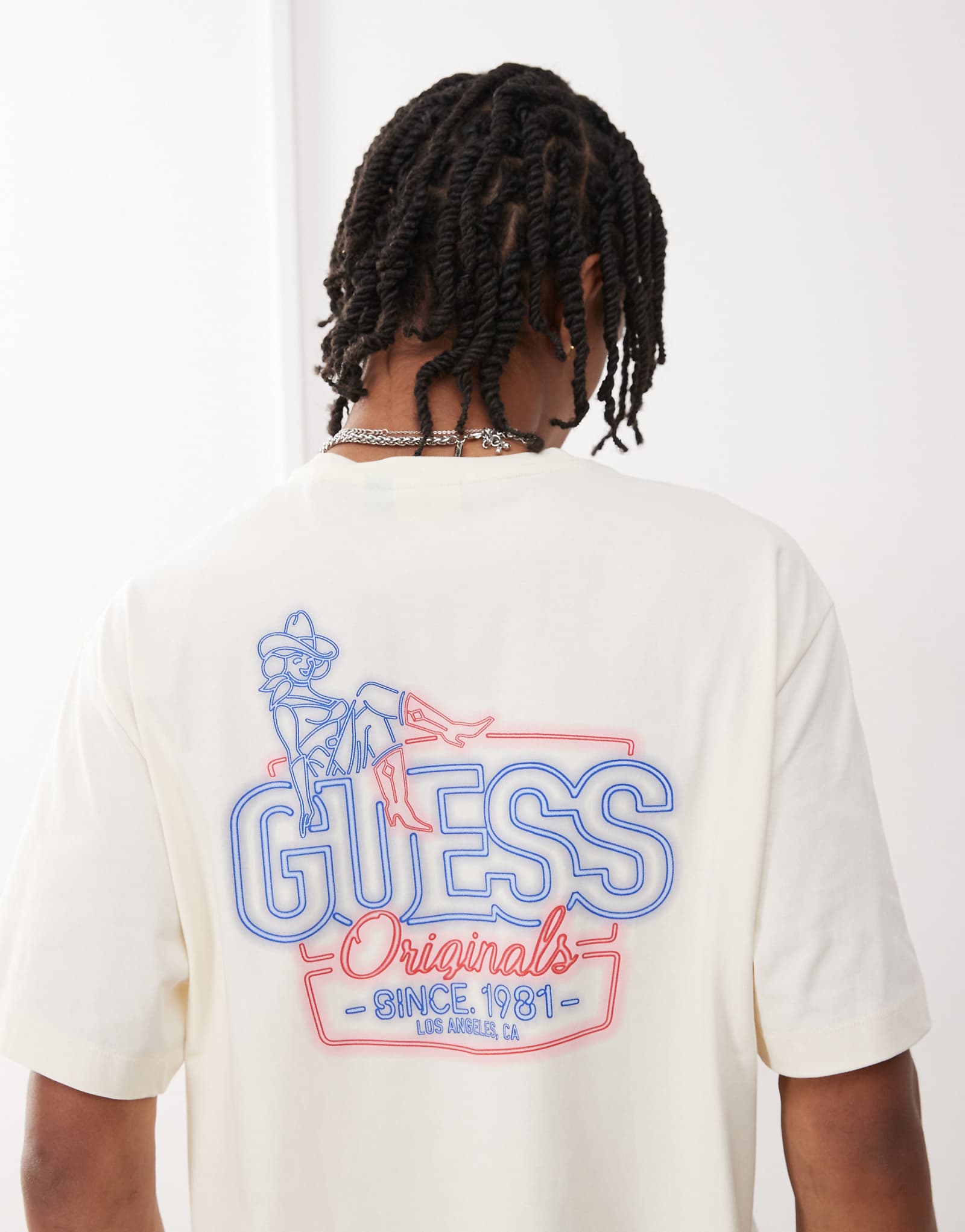 Guess Originals t-shirt in white with classic american chest and back prints 7990₽