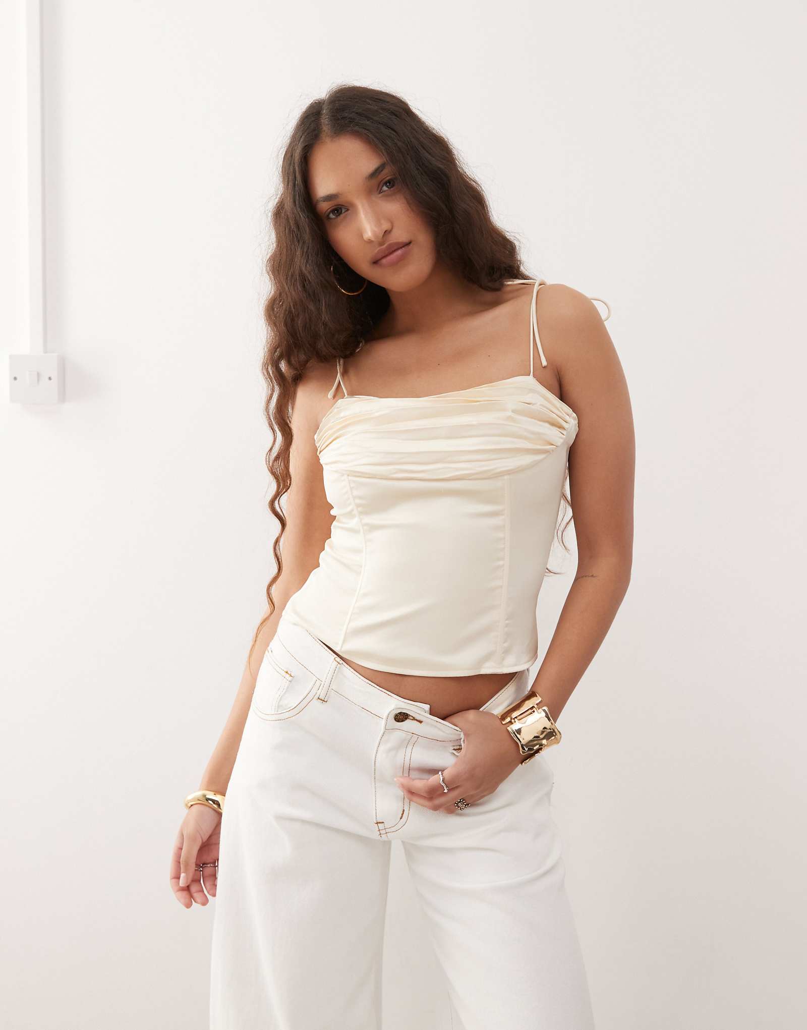 Lioness humphrey 90s square neck ruched bust cami top in cream - part of a set 11690₽
