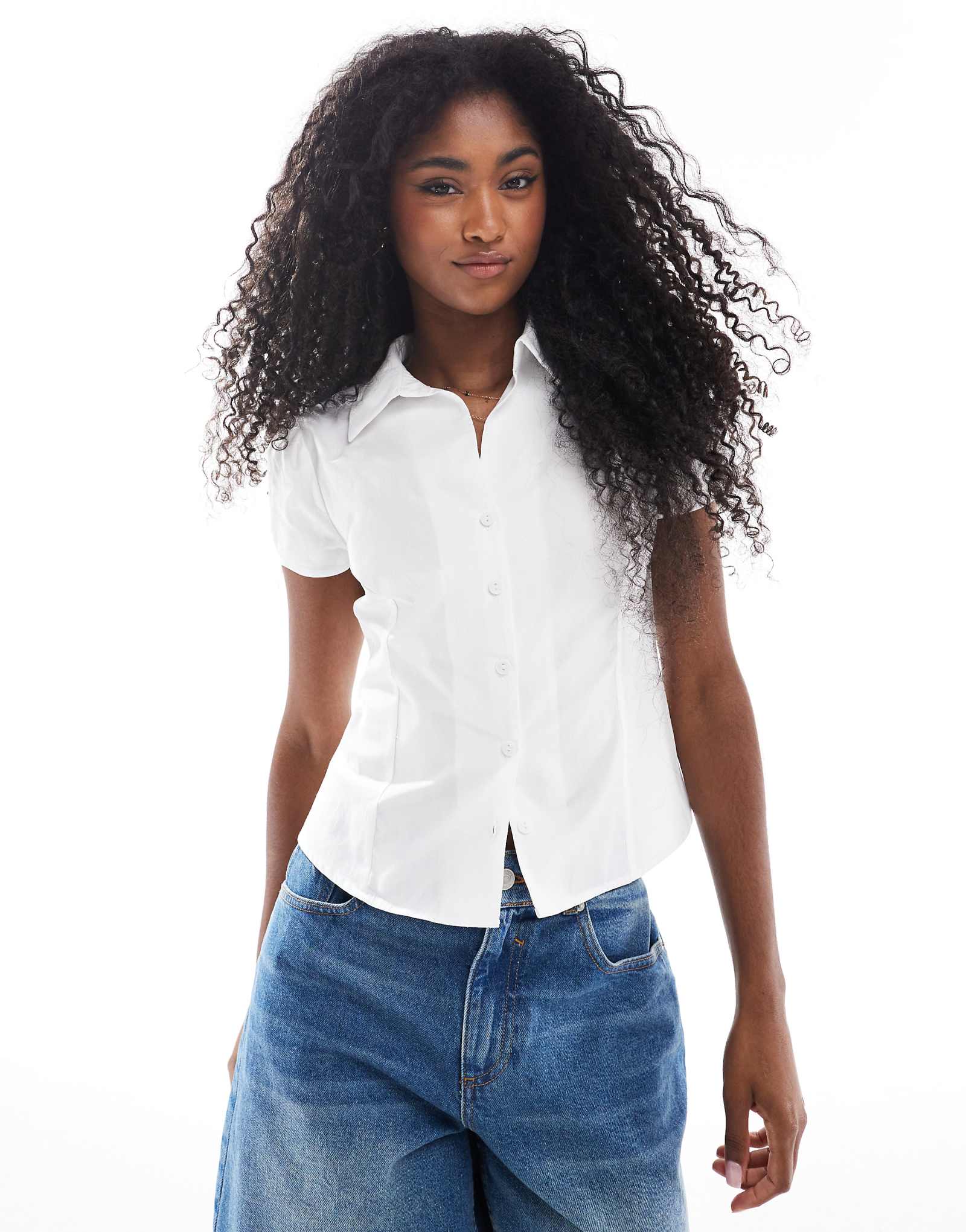 Белая приталенная рубашка Miss Selfridge с коротким рукавом 9790₽