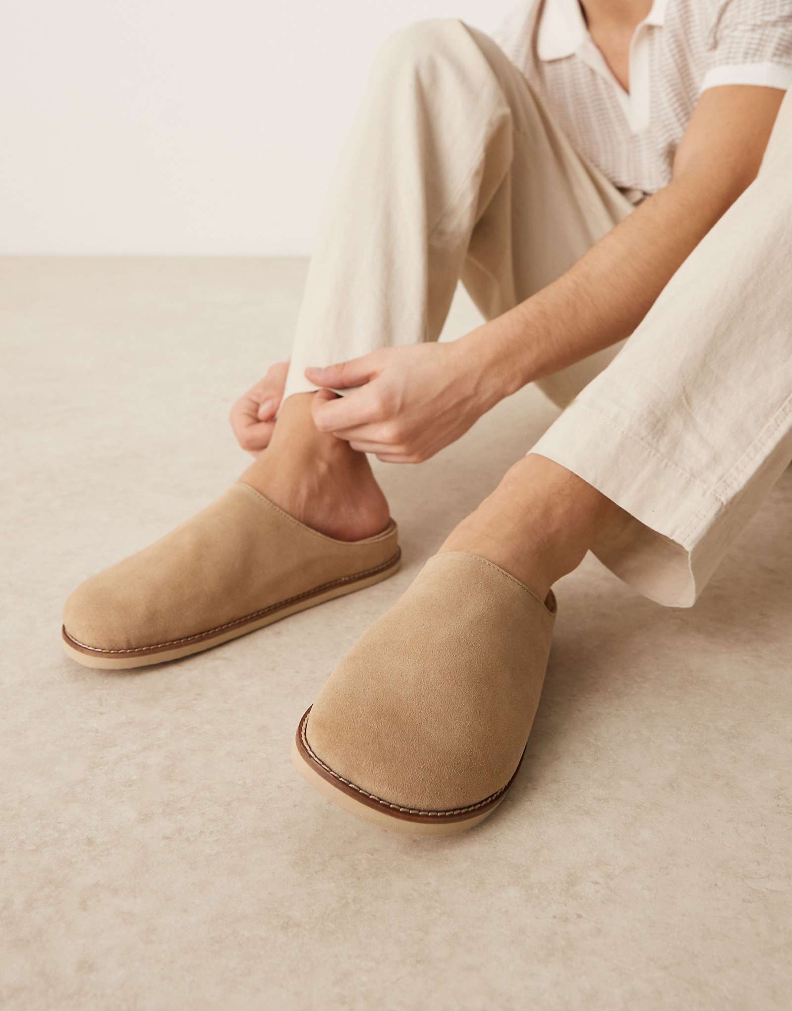 ASOS DESIGN mule clog sandals in stone suede 8390₽