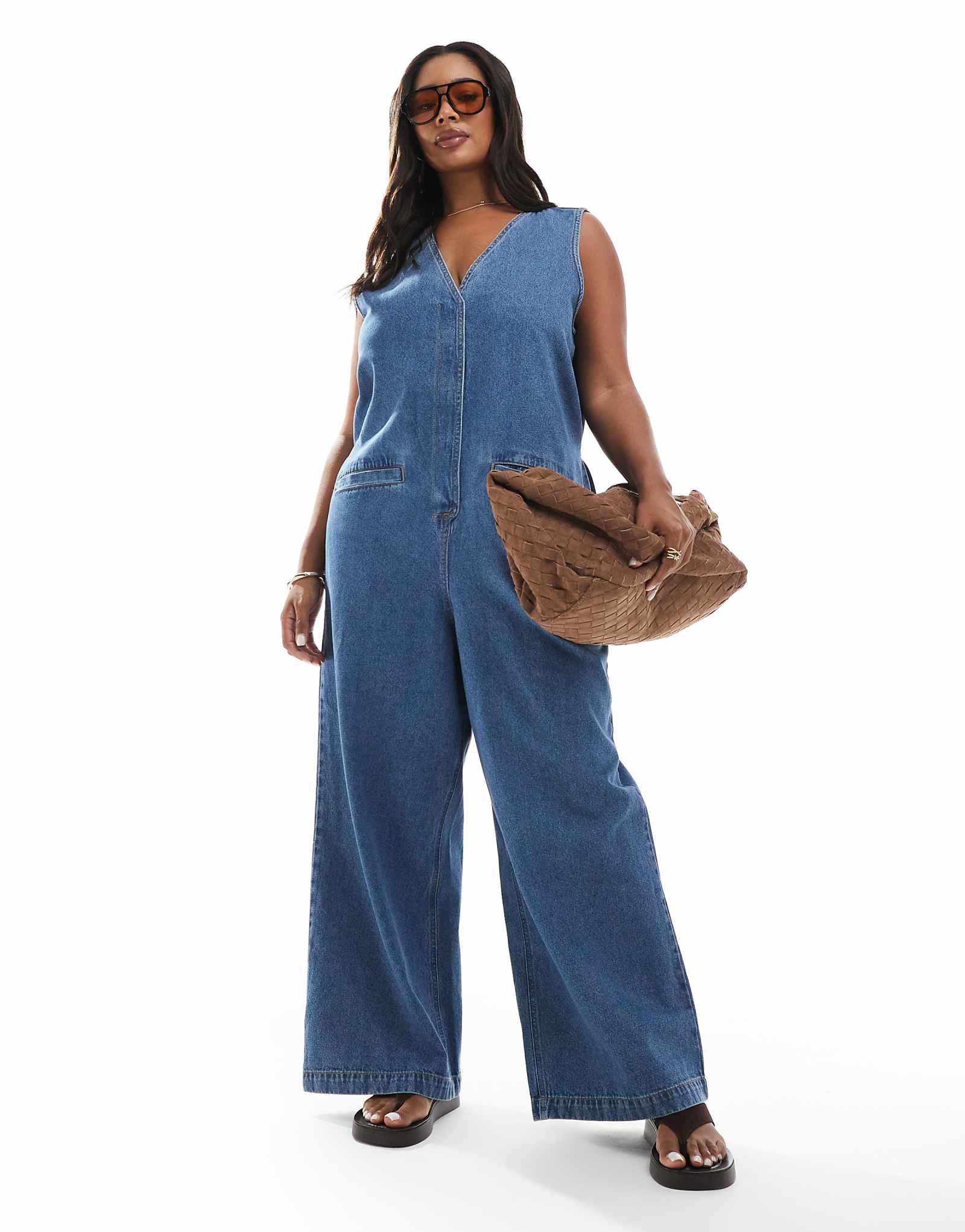 ASOS DESIGN Curve denim sleeveless loose jumpsuit in midwash blue 9990₽