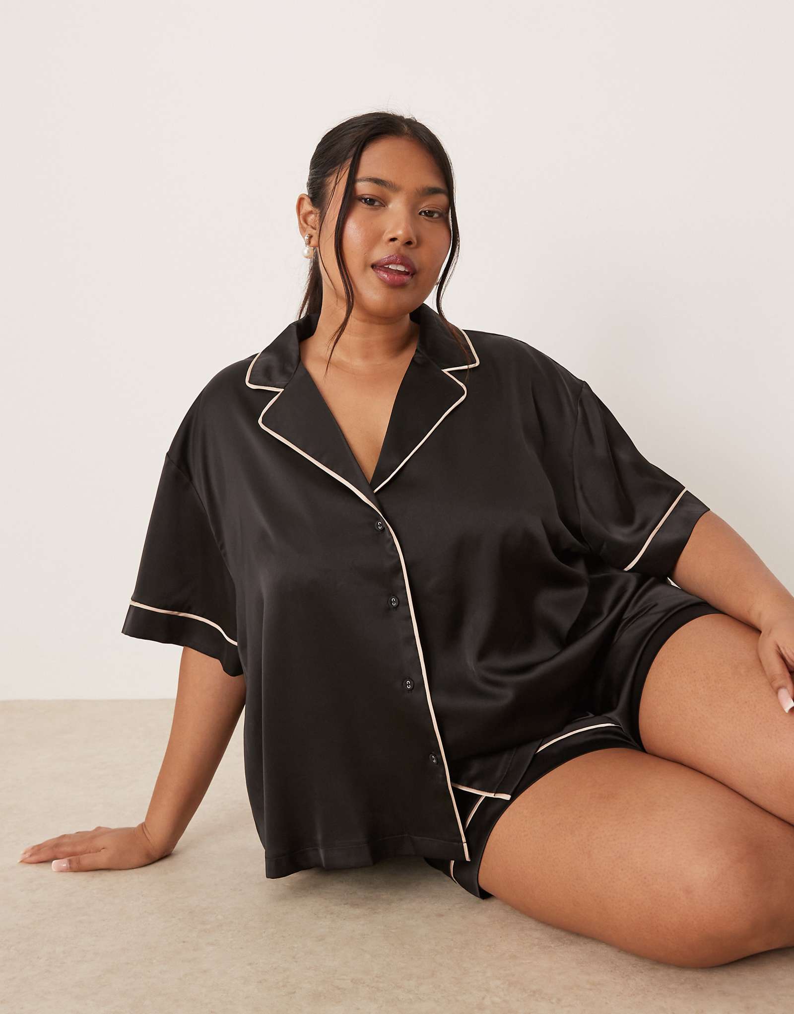 ASOS DESIGN Curve satin short sleeve shirt - short pajama set in black 5790₽