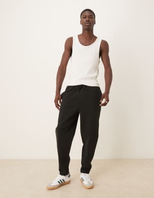 Дизайнерские спортивные брюки ASOS с двойным заужением к низу и защипами черного цвета