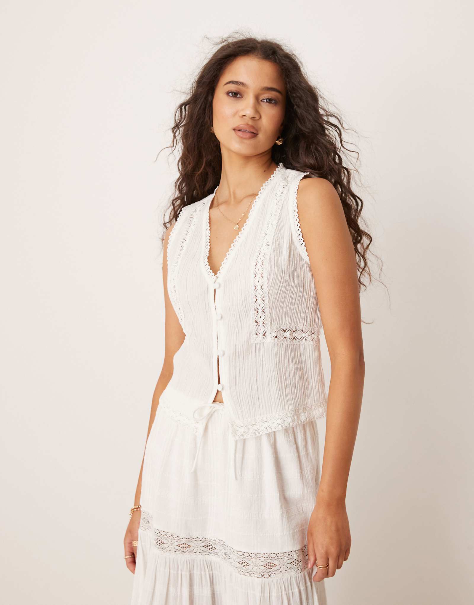 ASOS DESIGN lace trim vest in white 5290₽
