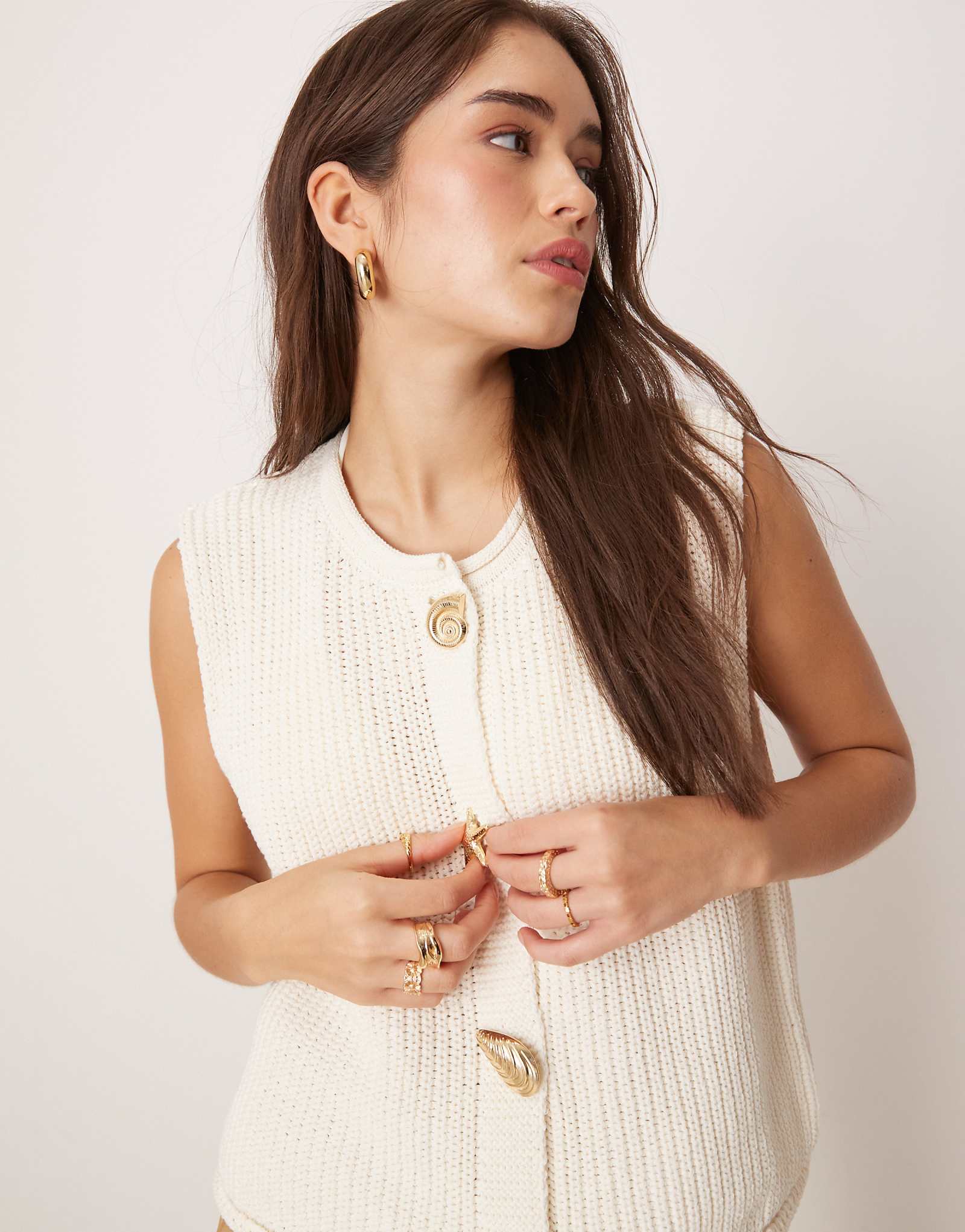 ASOS DESIGN knit boxy vest with multi shell buttons in white 4890₽