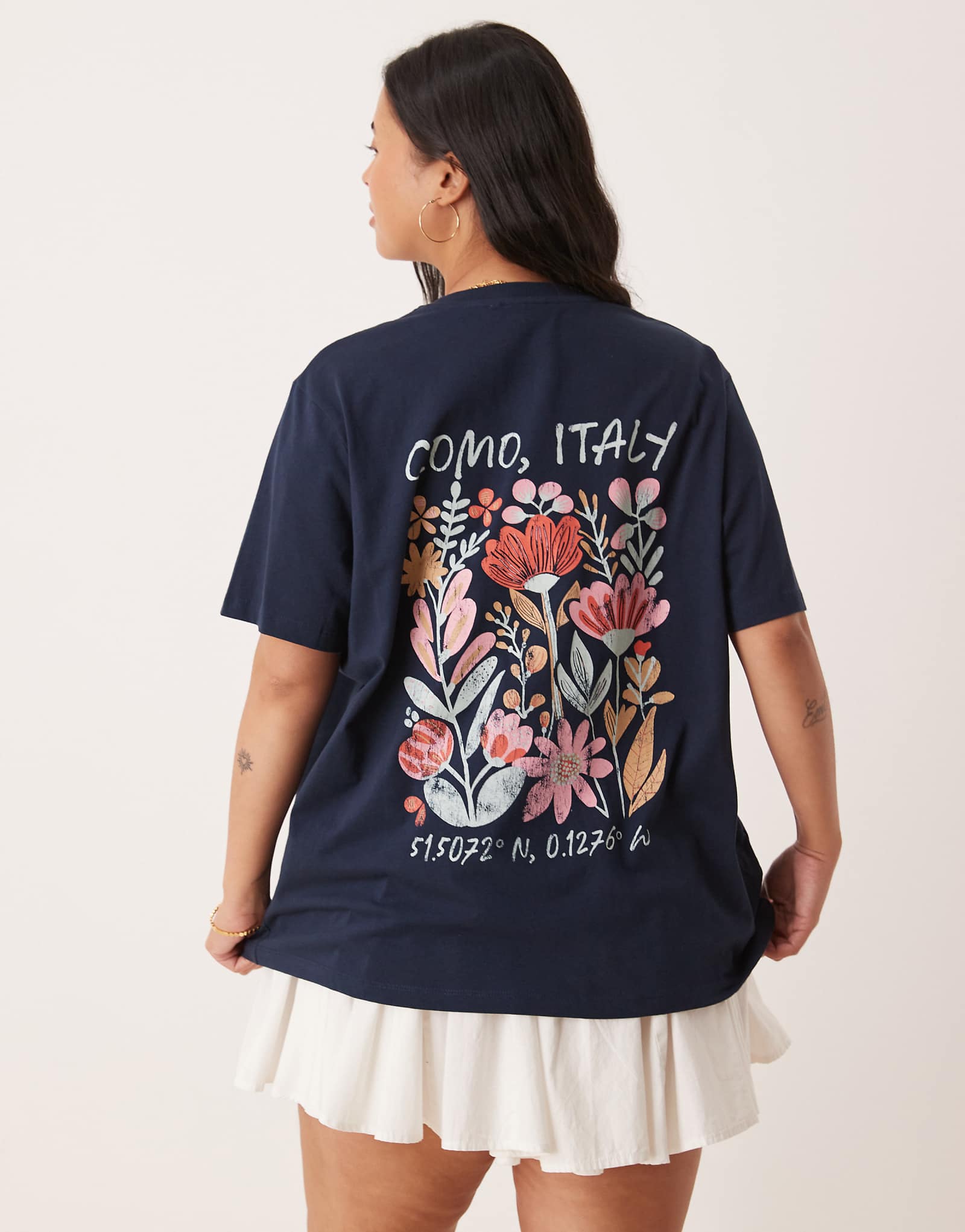 ASOS DESIGN Curve regular fit t-shirt with como italy floral print in navy