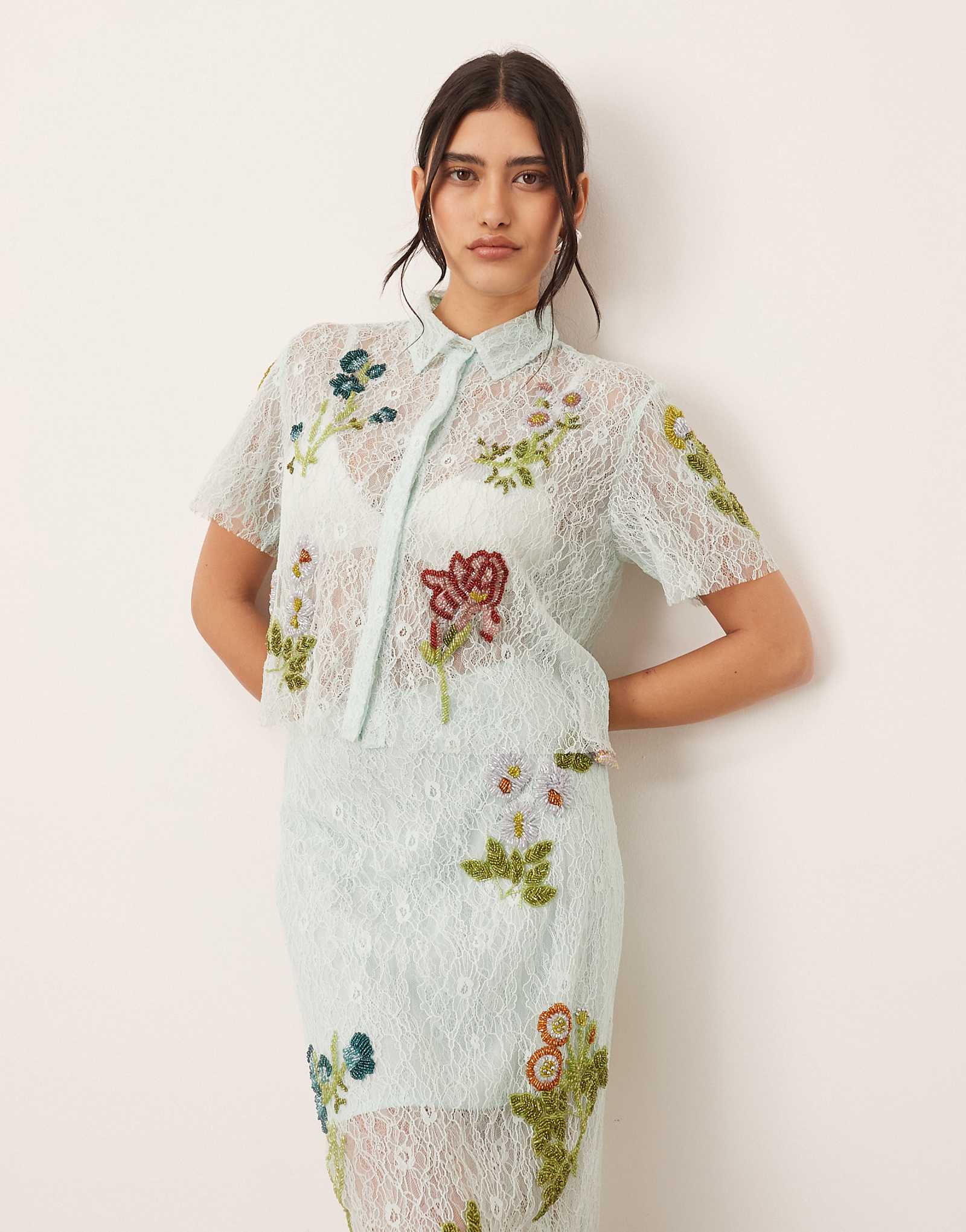 ARRANGE botanical floral embellished lace crop shirt in light blue - part of a set 21290₽