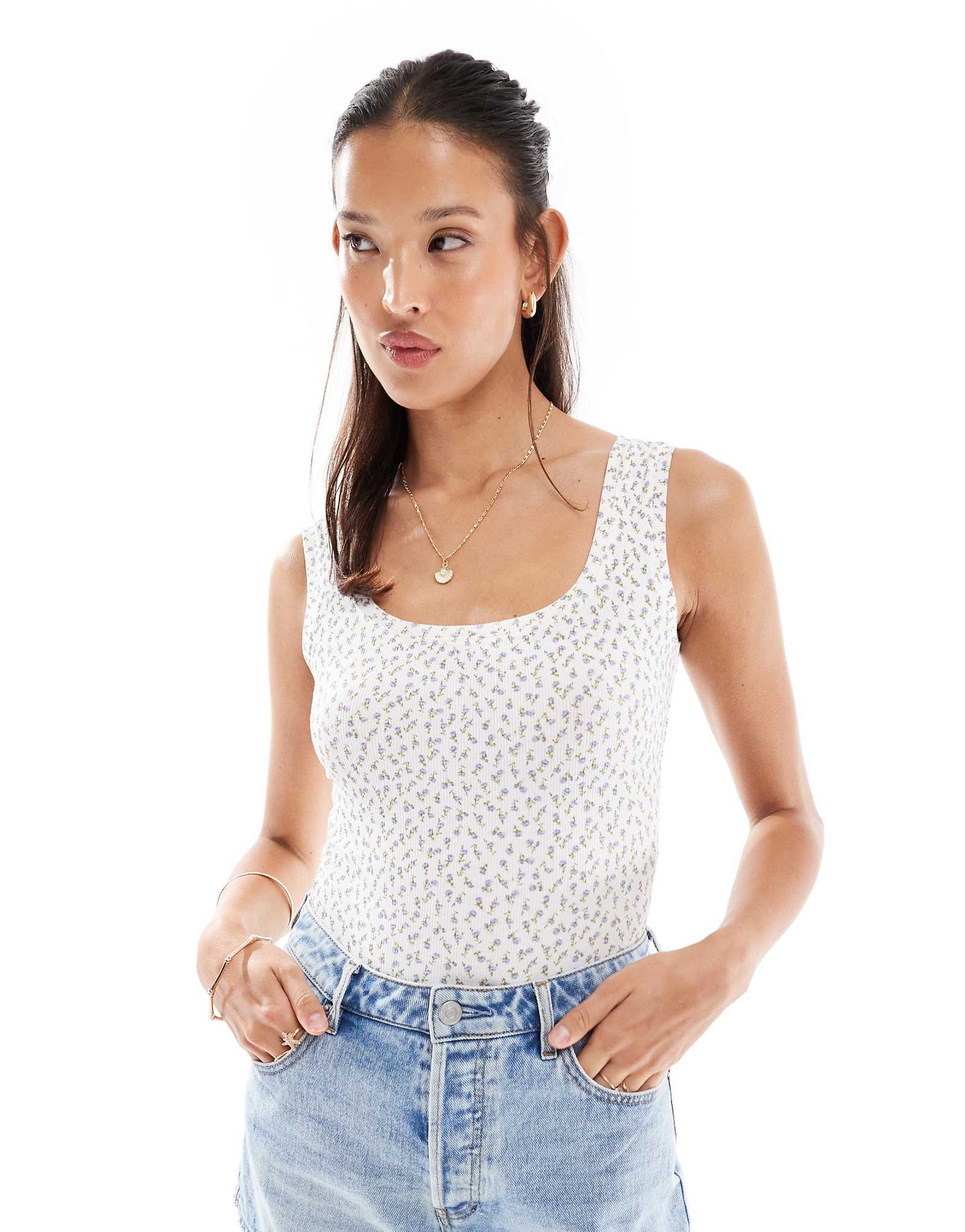 Miss Selfridge wide scoop bodysuit in delicate floral 4390₽