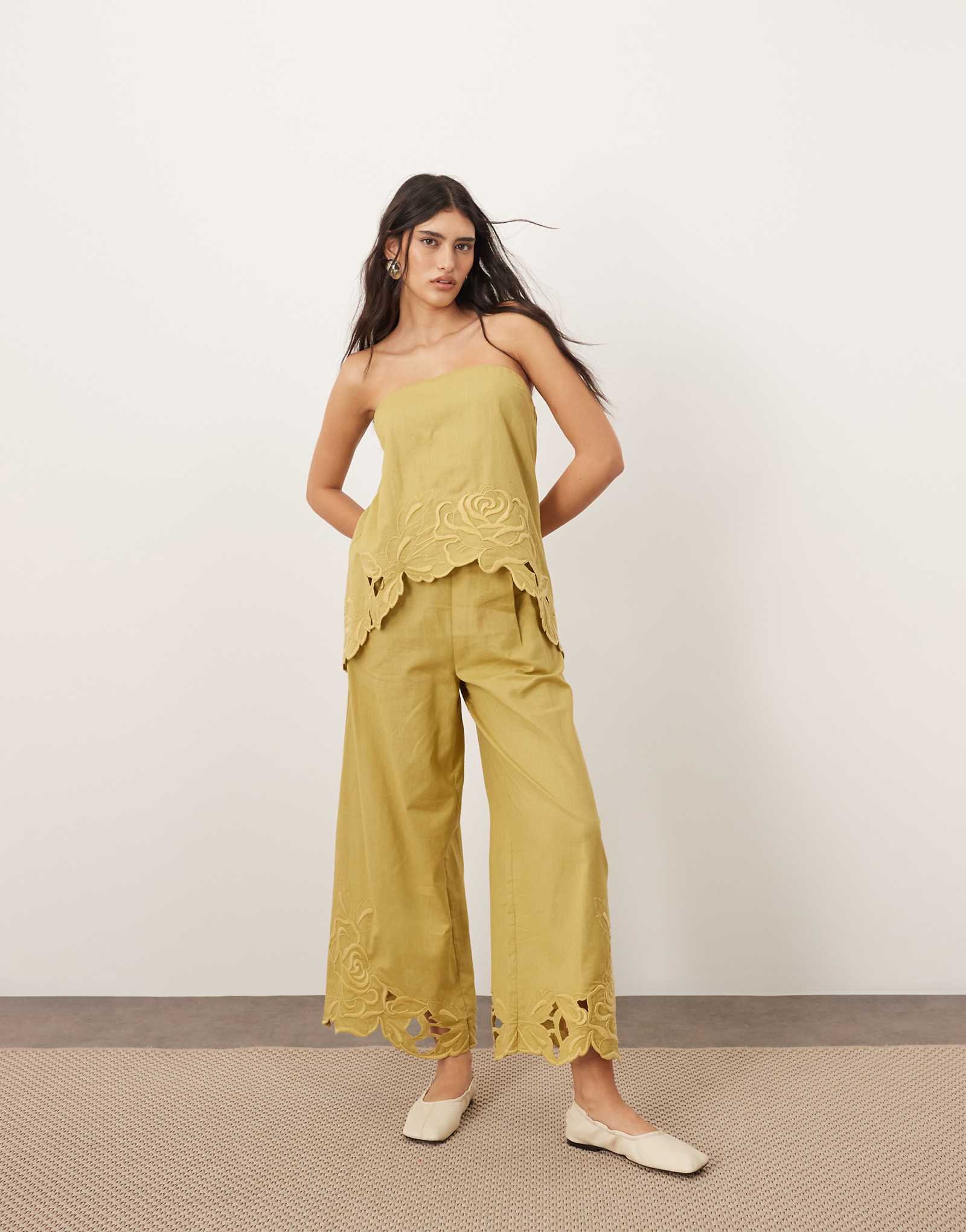 ARRANGE cotton embroidered floral cutwork pants in olive green - part of a set 18890₽