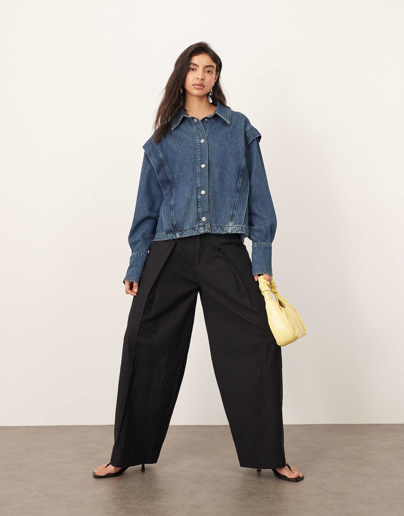 ARRANGE Remi linen high waist barrel leg pants in black 18390₽