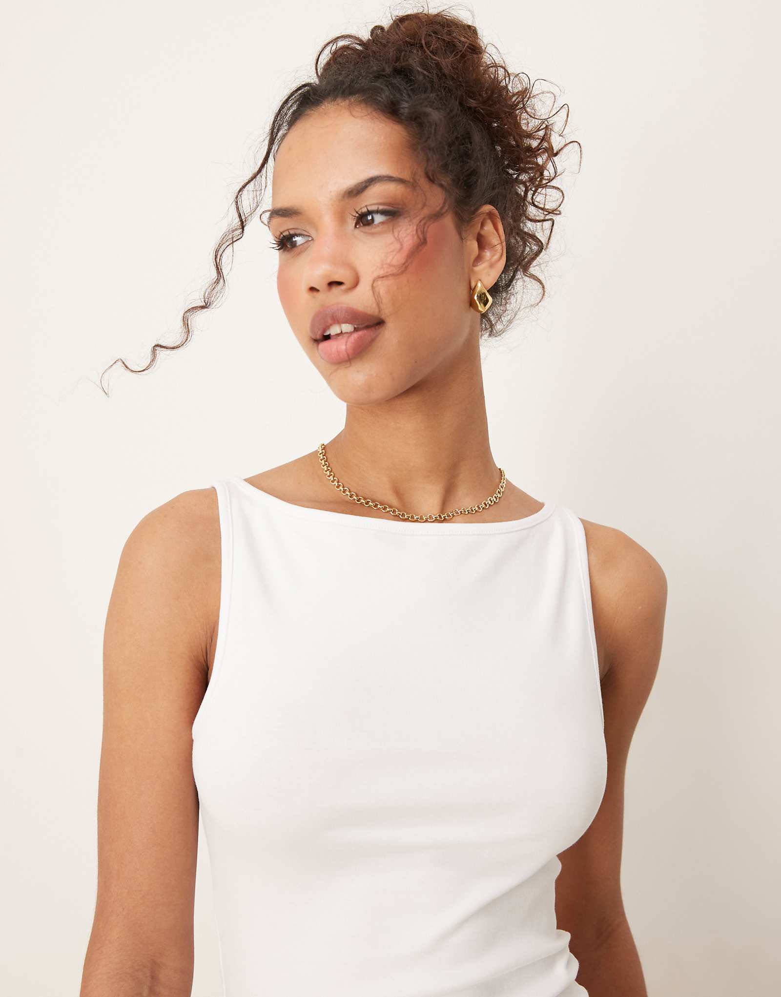 Gina Tricot boatneck slinky top in white 7090₽
