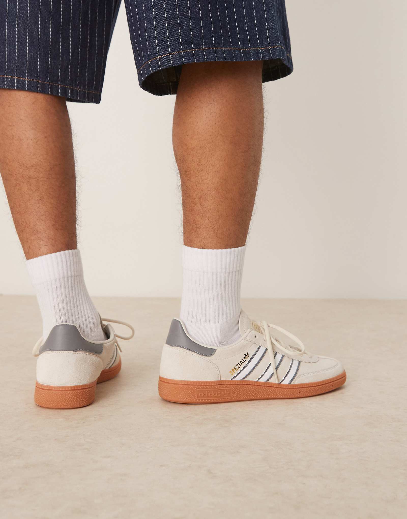 adidas Originals Handball Spezial sneakers in beige with gray detail 22490₽
