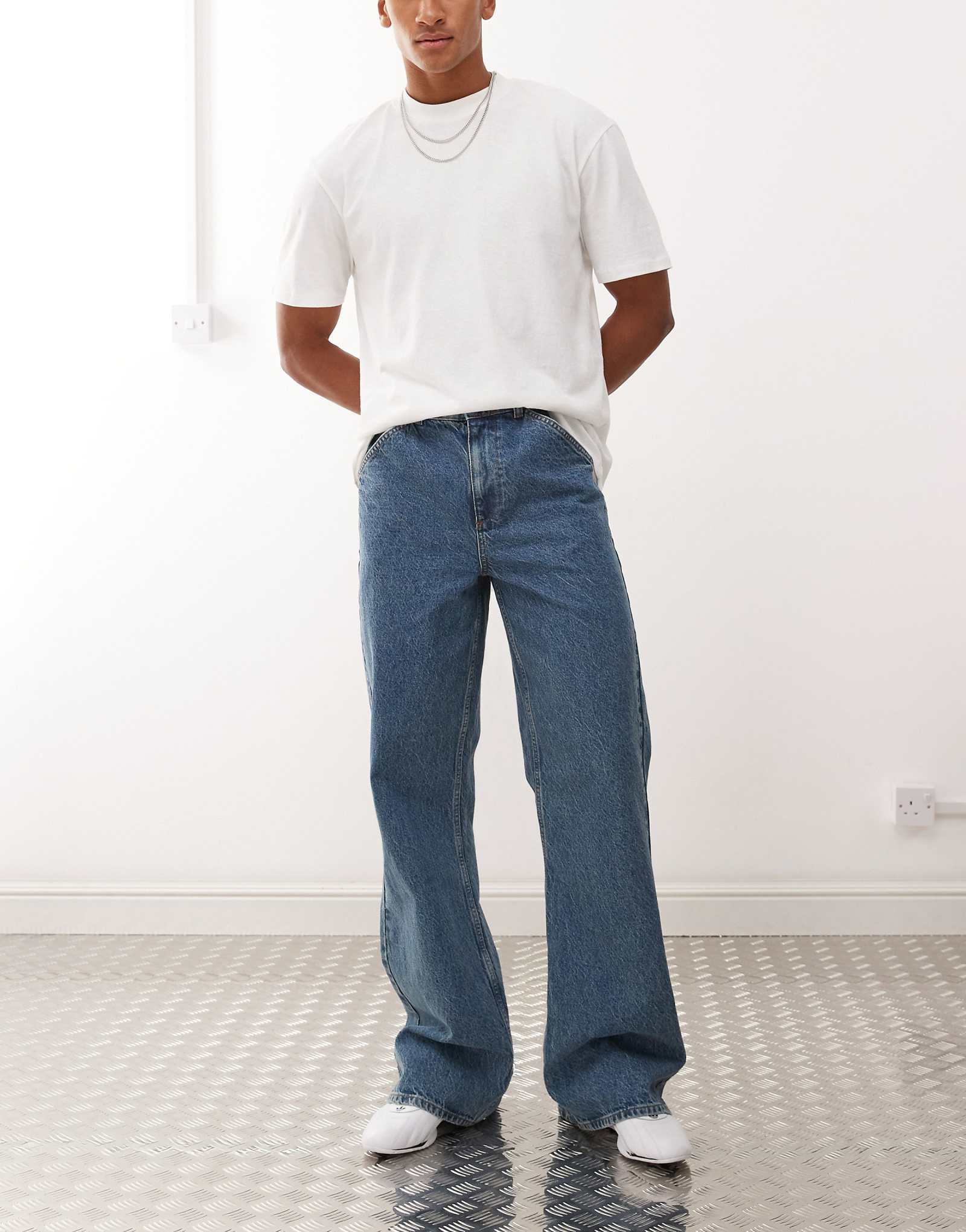 COLLUSION flare jeans in mid wash with tobacco stitching 14290₽