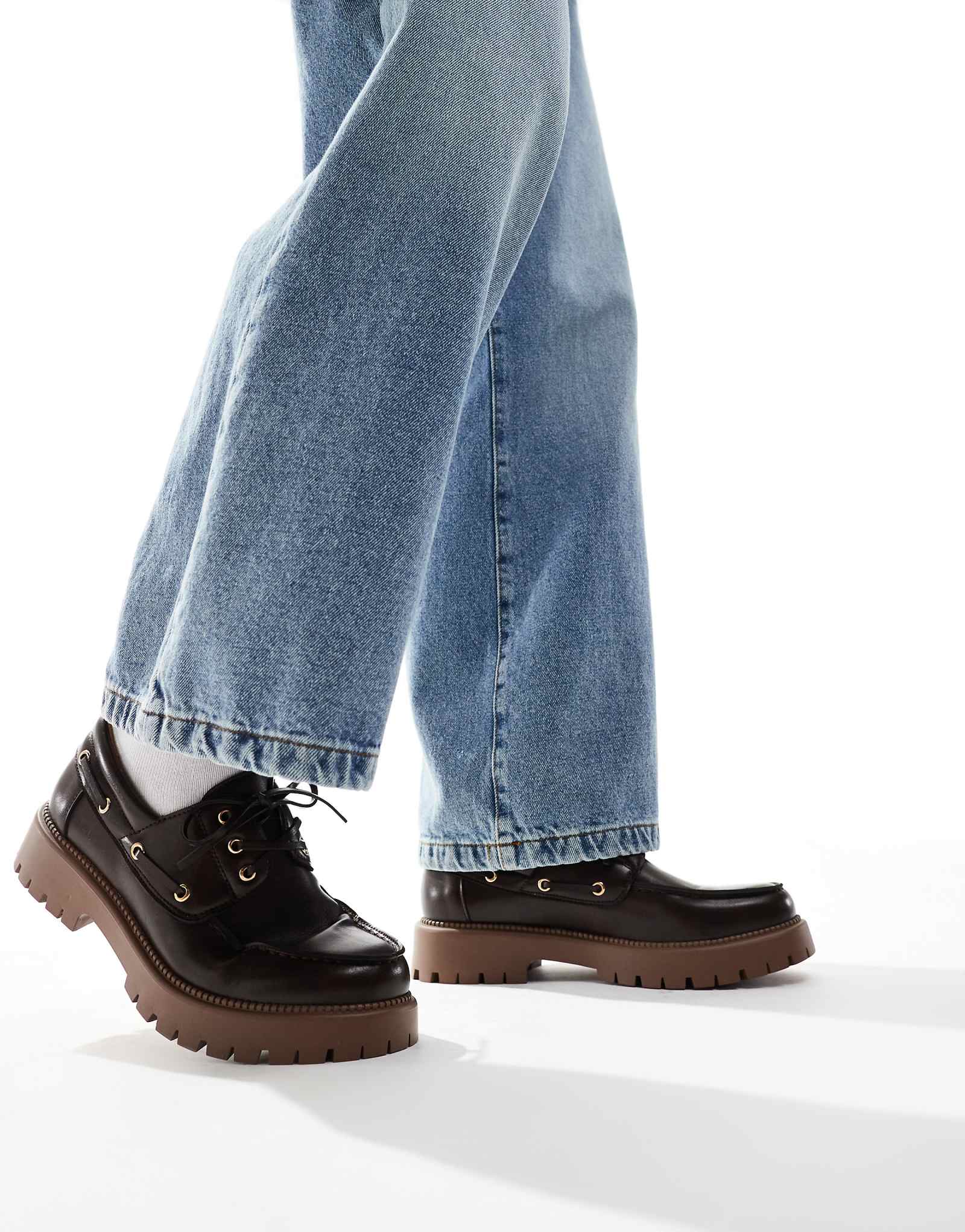 SEQWL Exton boat shoes with chunky sole in nubuck brown 7390₽