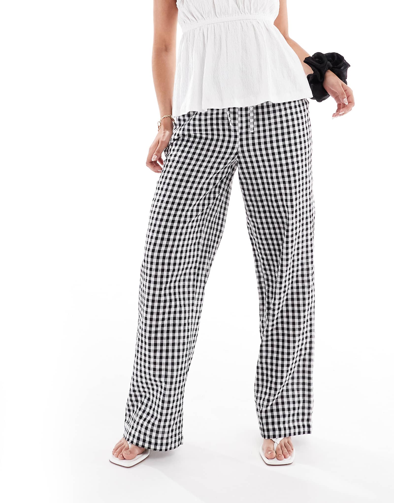 Pieces high waist wide leg pants in black gingham print 8390₽