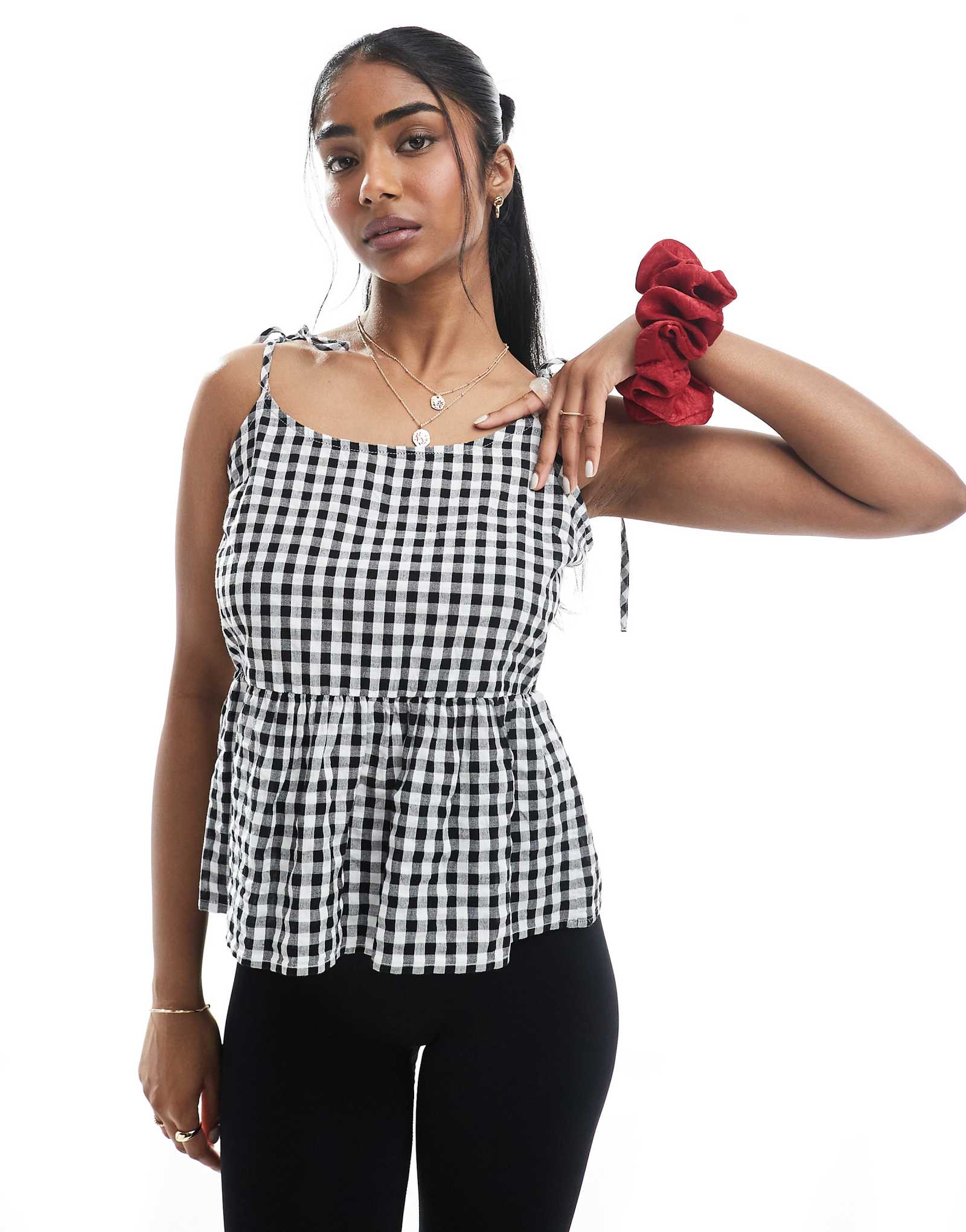 Pieces tie strap detail cami top in black gingham print 5090₽